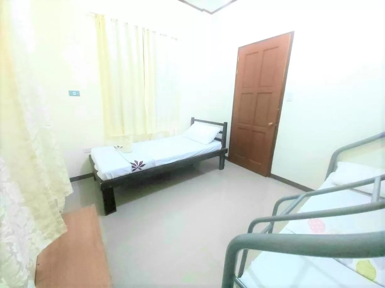 Bed in Gaea's Apartments