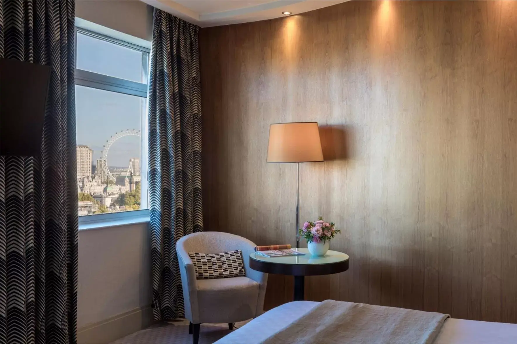 View (from property/room), TV/Entertainment Center in The Cavendish London