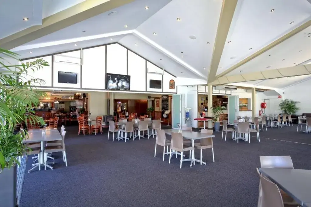 Restaurant/Places to Eat in Canungra Hotel