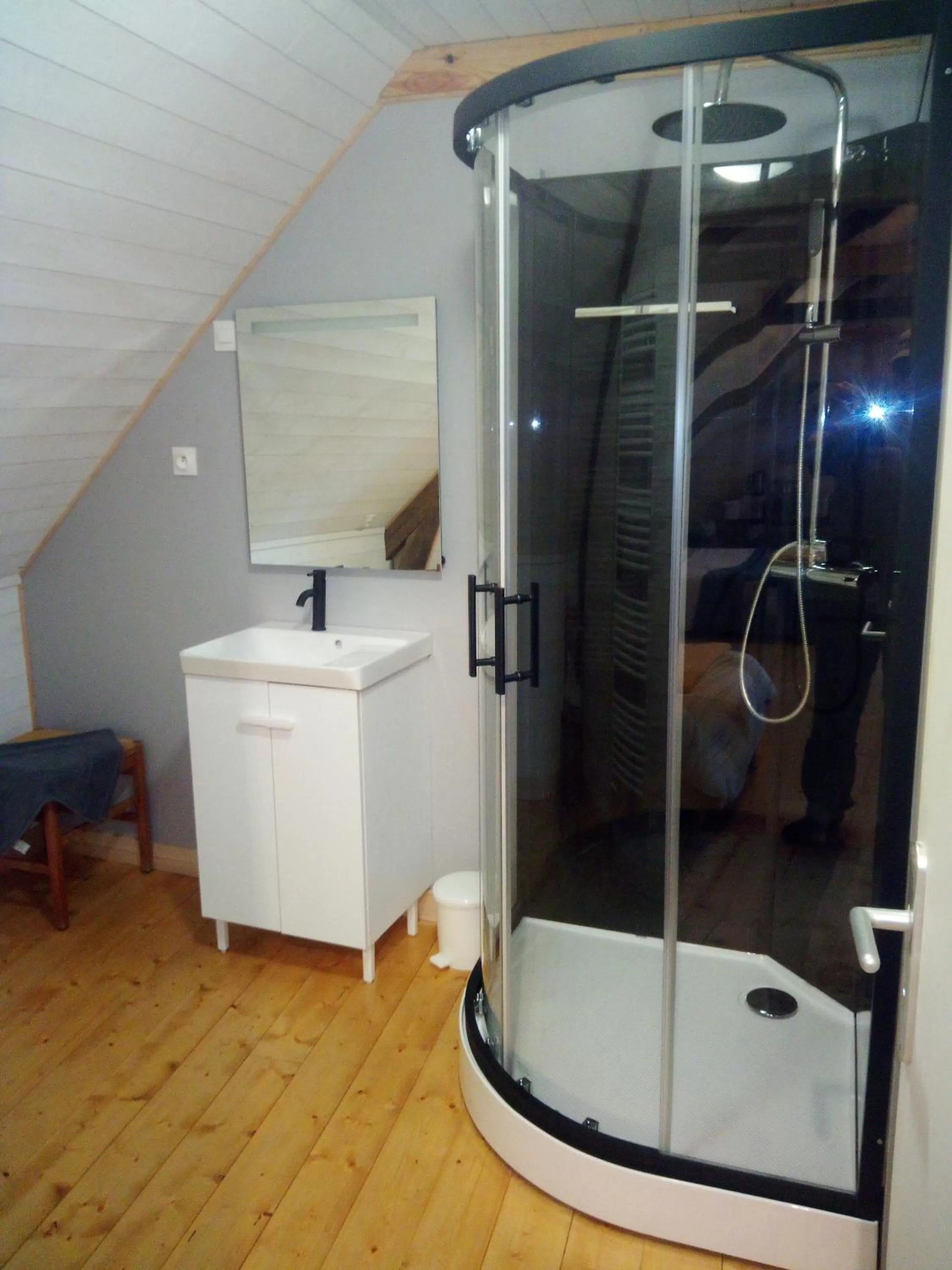 Bathroom in Le Jardin Enchanteur, chaleureuse maison d'hôtes calme et accueillante