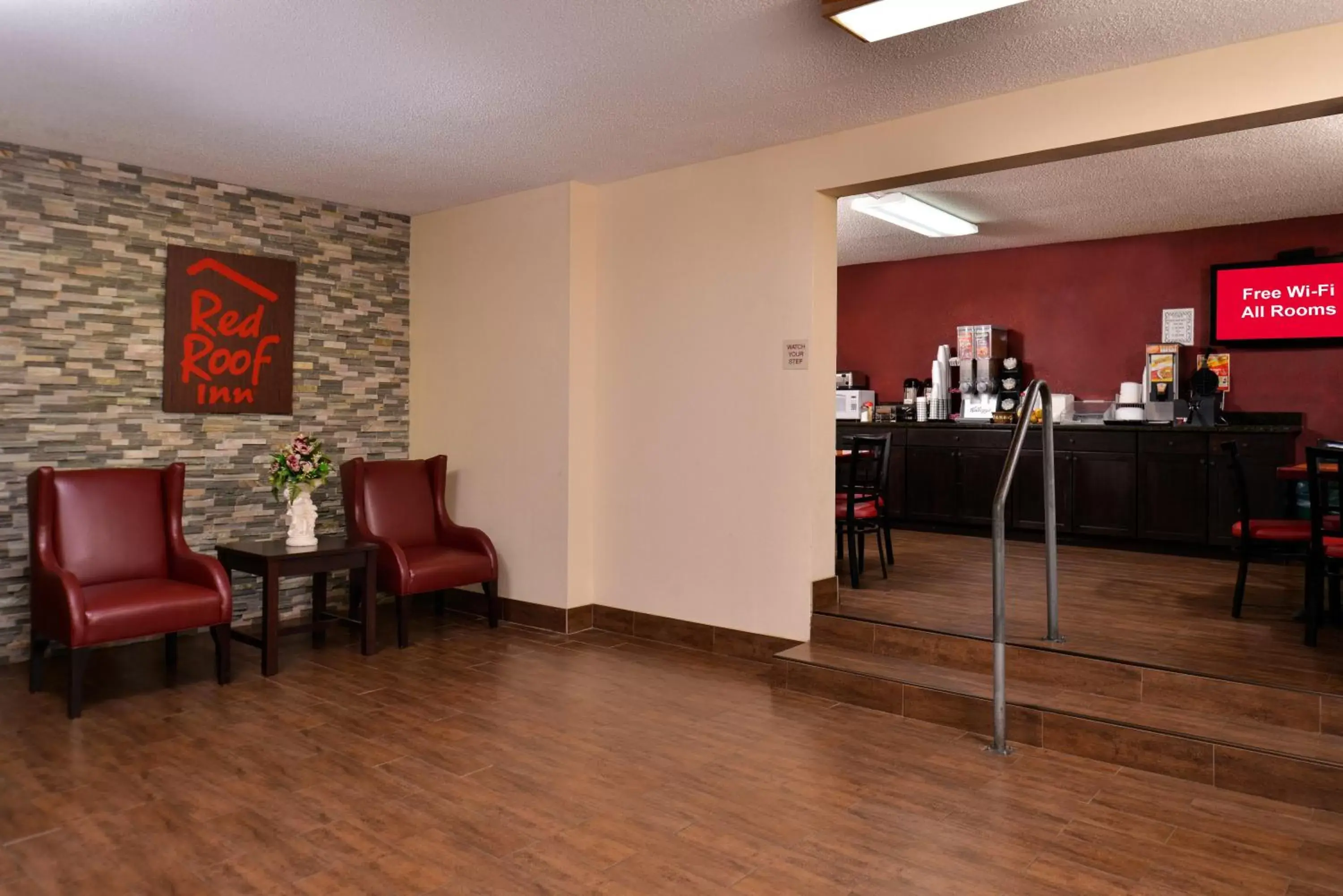 Breakfast, Lounge/Bar in Red Roof Inn Cartersville-Emerson-LakePoint North