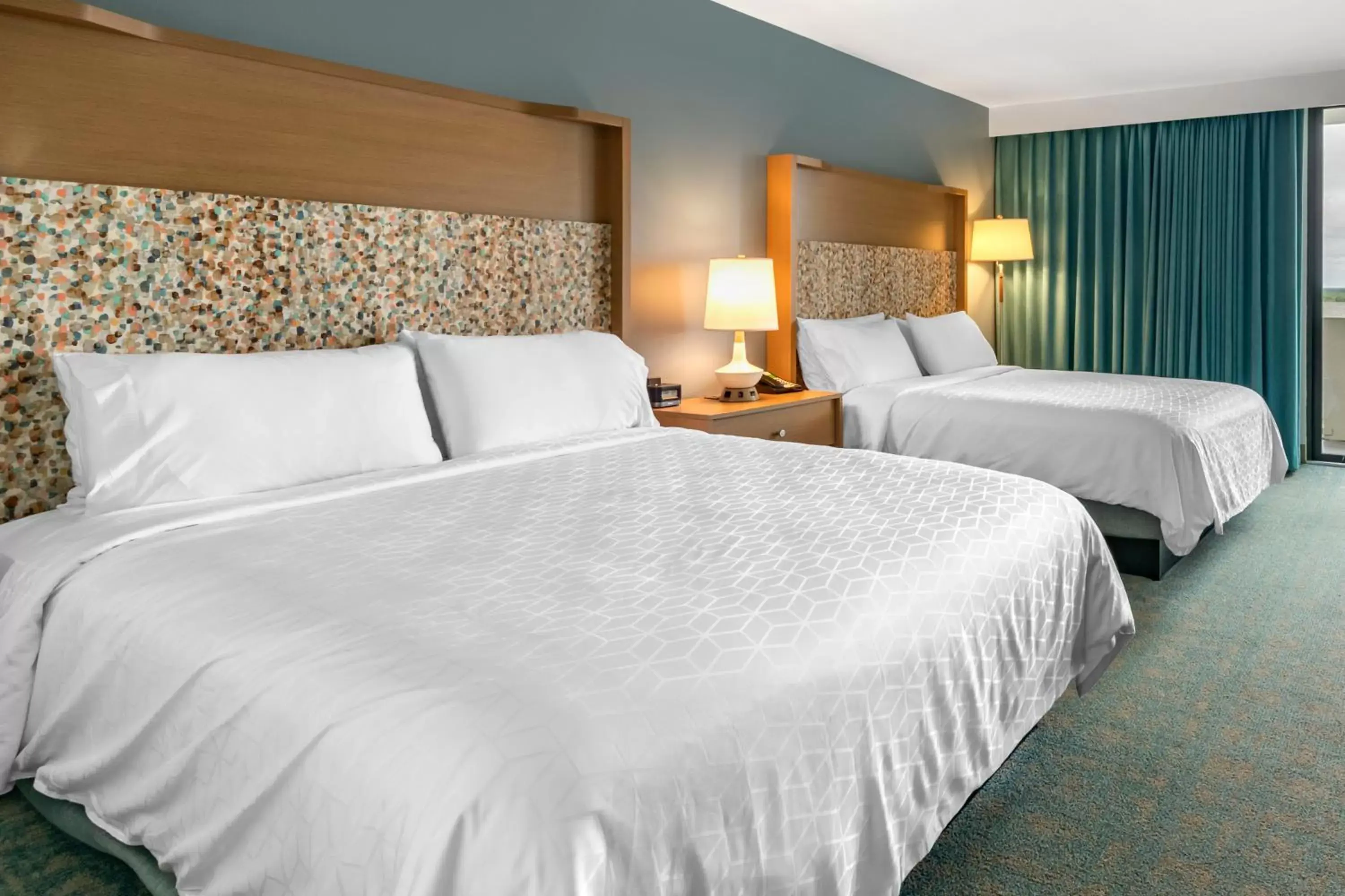 Bed in Holiday Inn Orlando – Disney Springs™ Area, an IHG Hotel