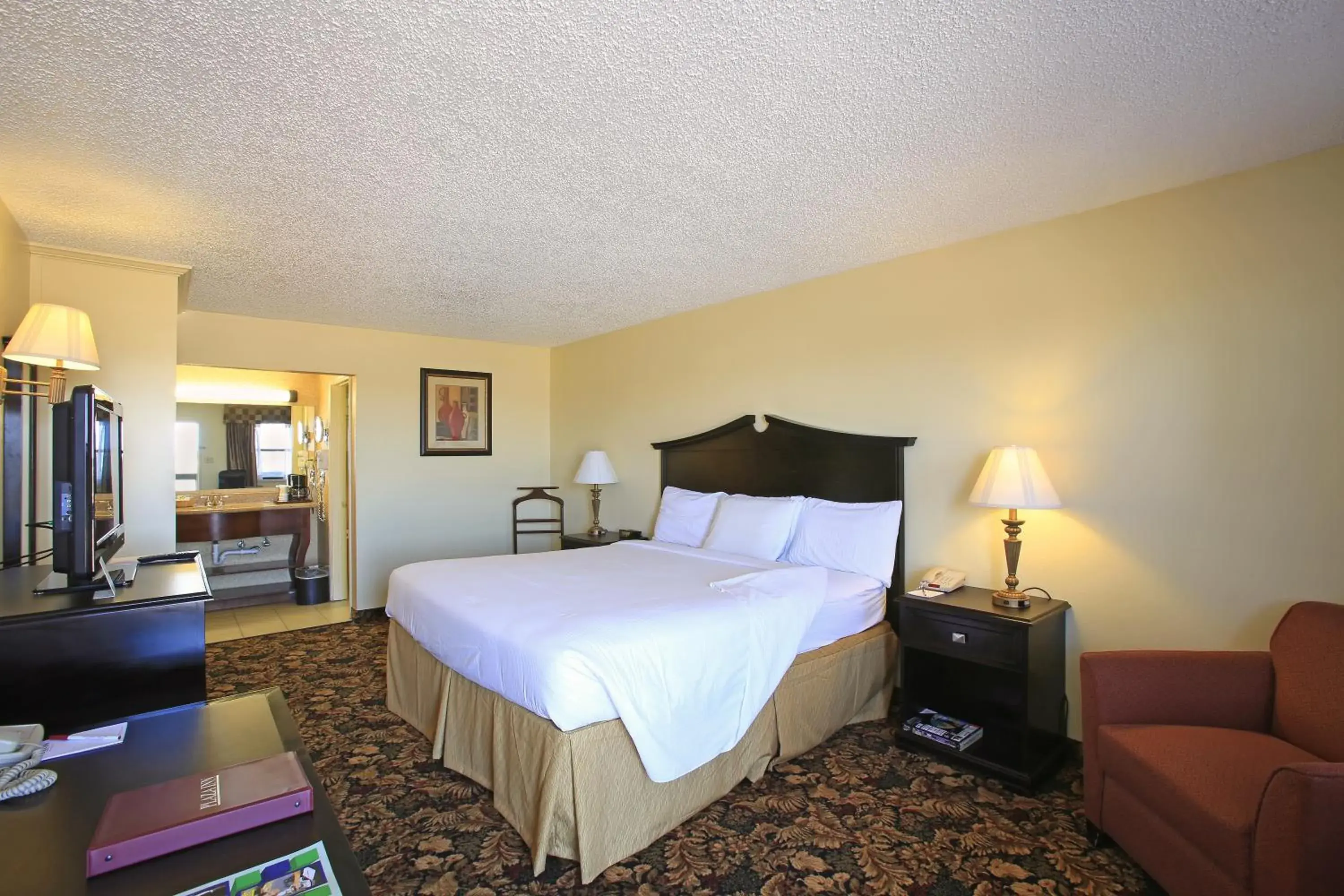 Bedroom, Bed in Plaza Inn Midland