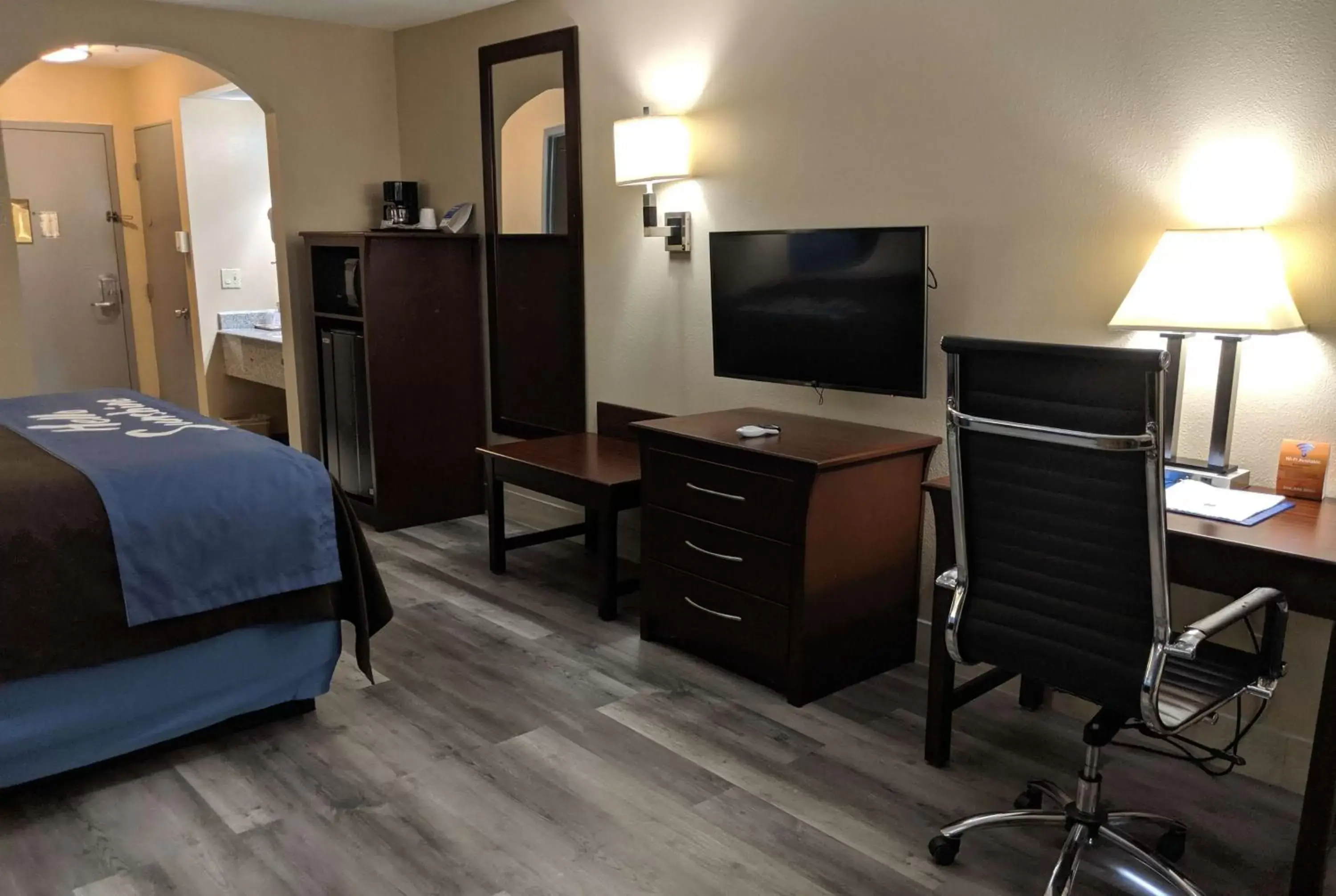 Photo of the whole room, TV/Entertainment Center in Days Inn by Wyndham Rosenberg