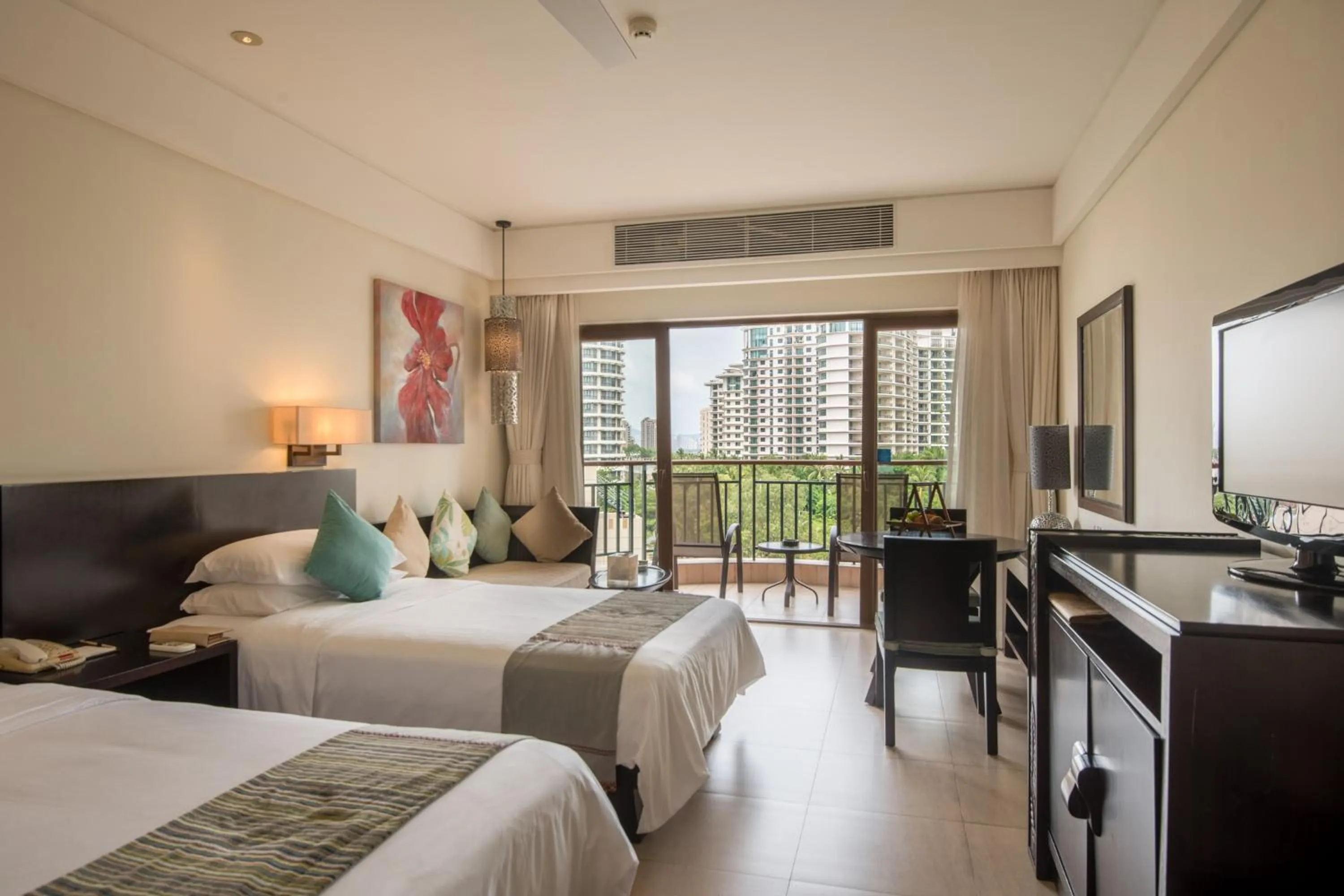 Photo of the whole room, Bed in Howard Johnson Resort Sanya Bay