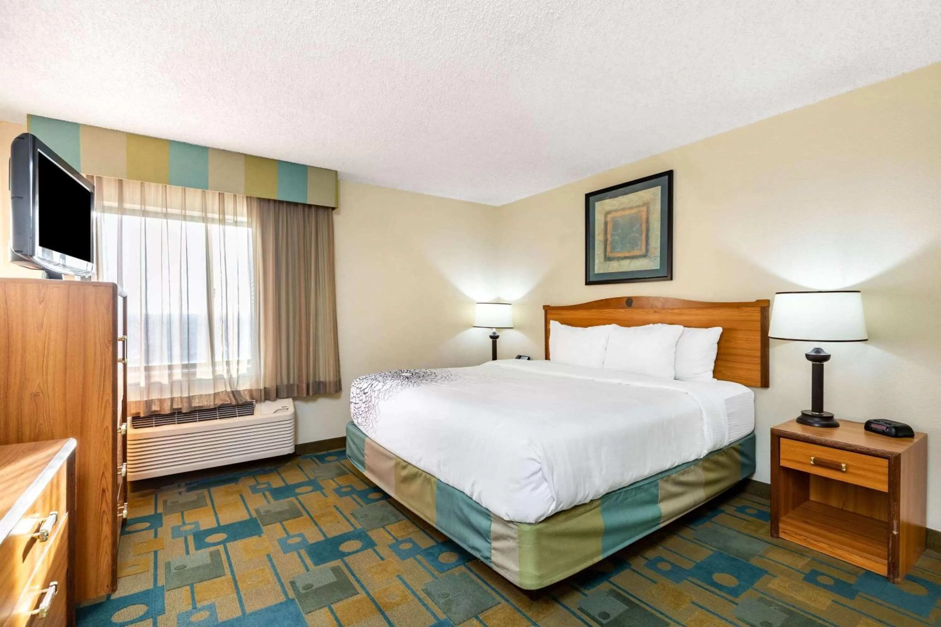 Photo of the whole room, Bed in La Quinta by Wyndham El Paso East