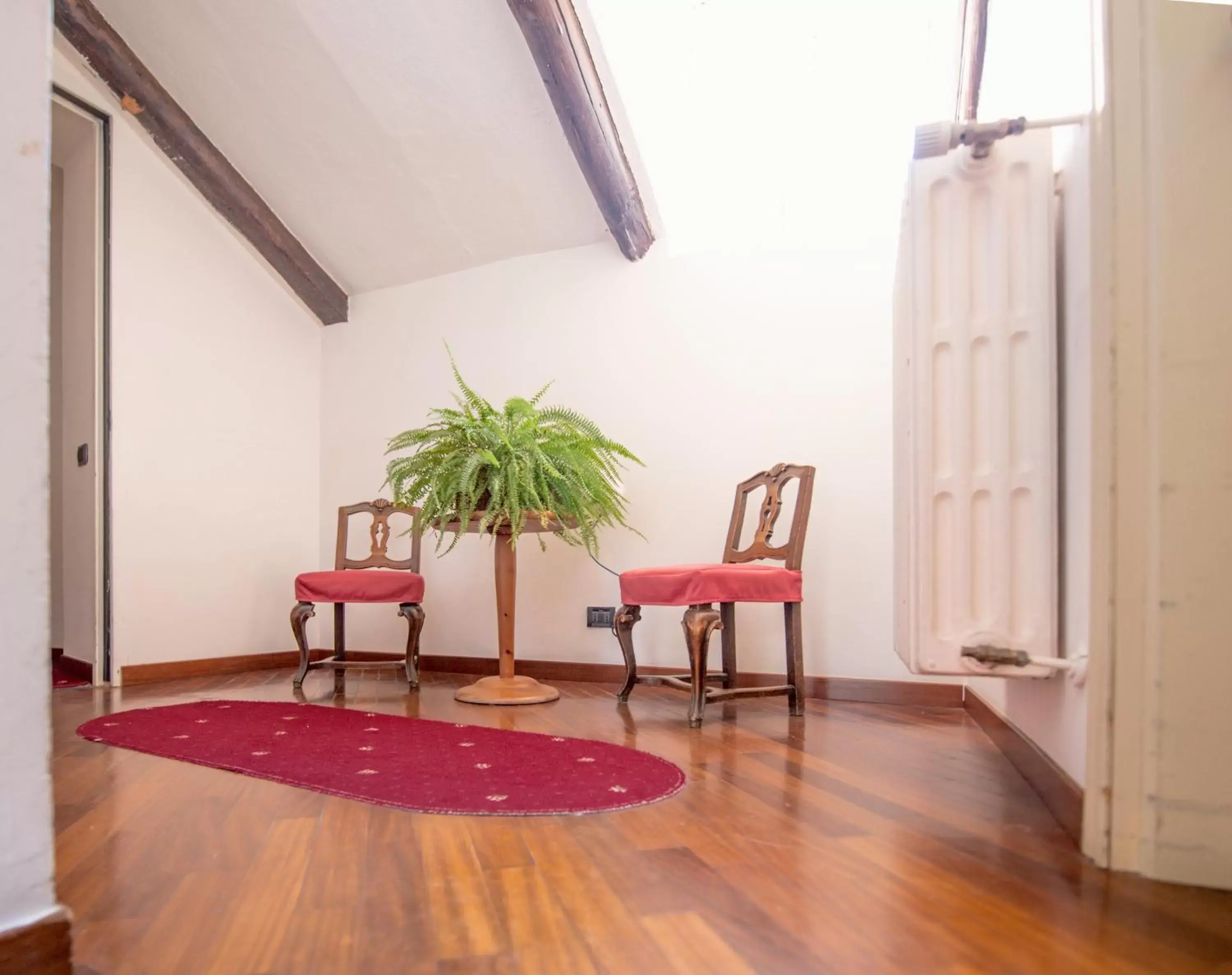 Decorative detail, Seating Area in Castello Rosso