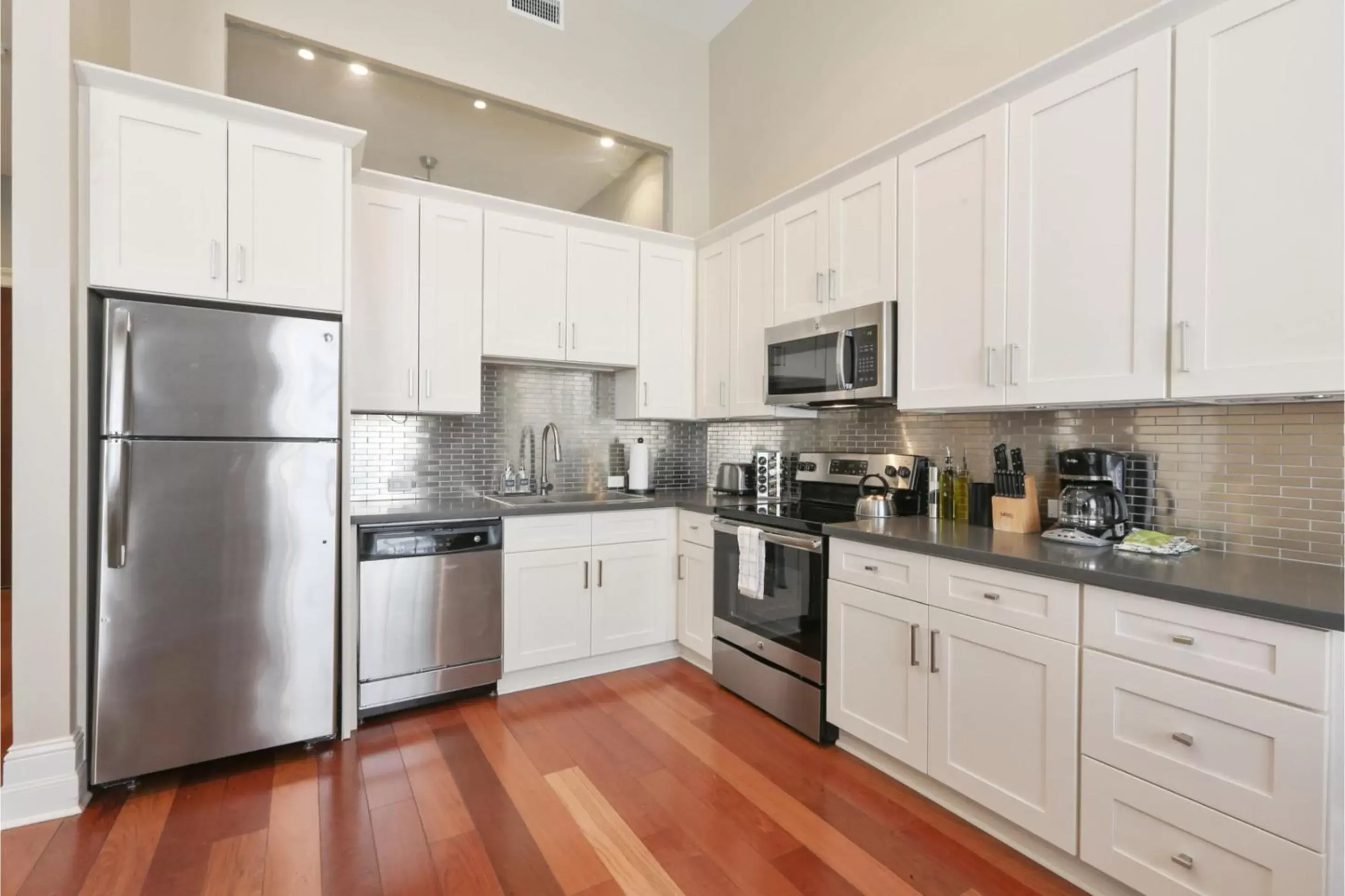 One-Bedroom Apartment in Roami at Factors Row One-Bedroom Apartment in Roami at Factors Row