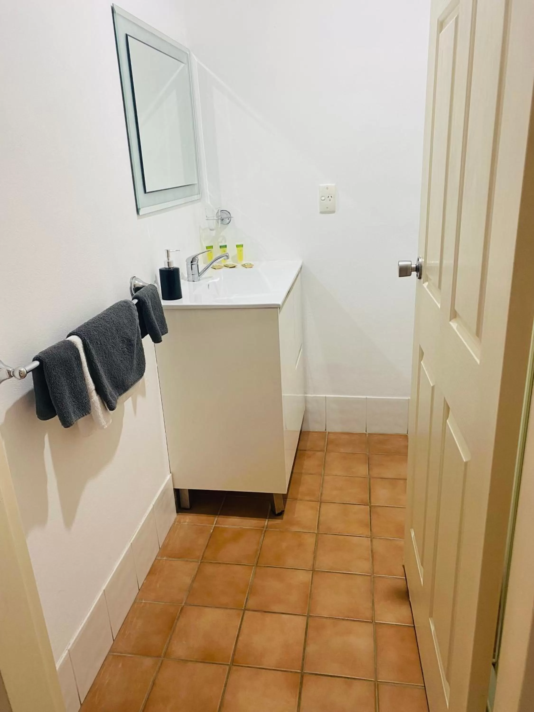 Bathroom in Buccaneer Motel