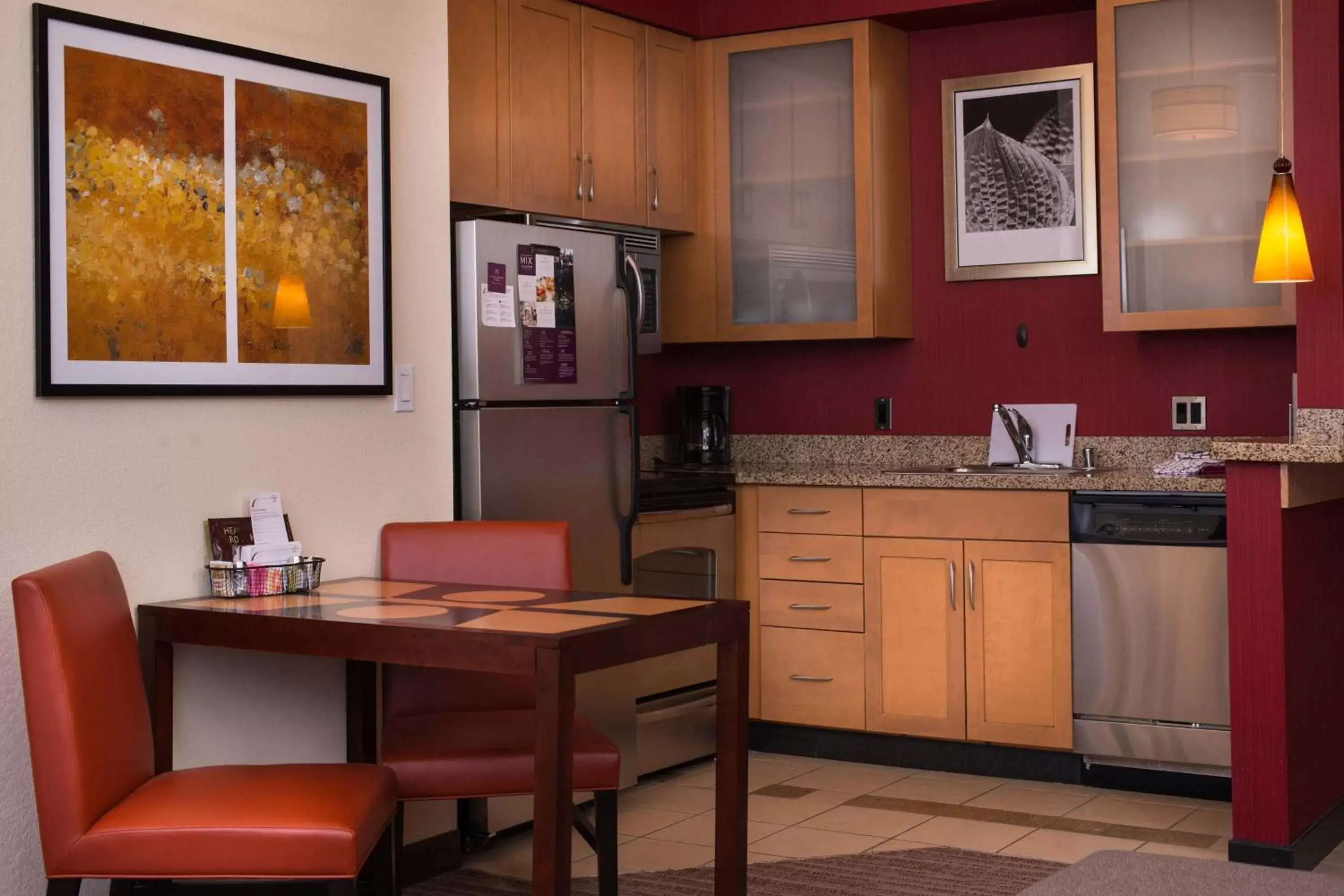 Bedroom, Kitchen/Kitchenette in Residence Inn by Marriott Albuquerque Airport