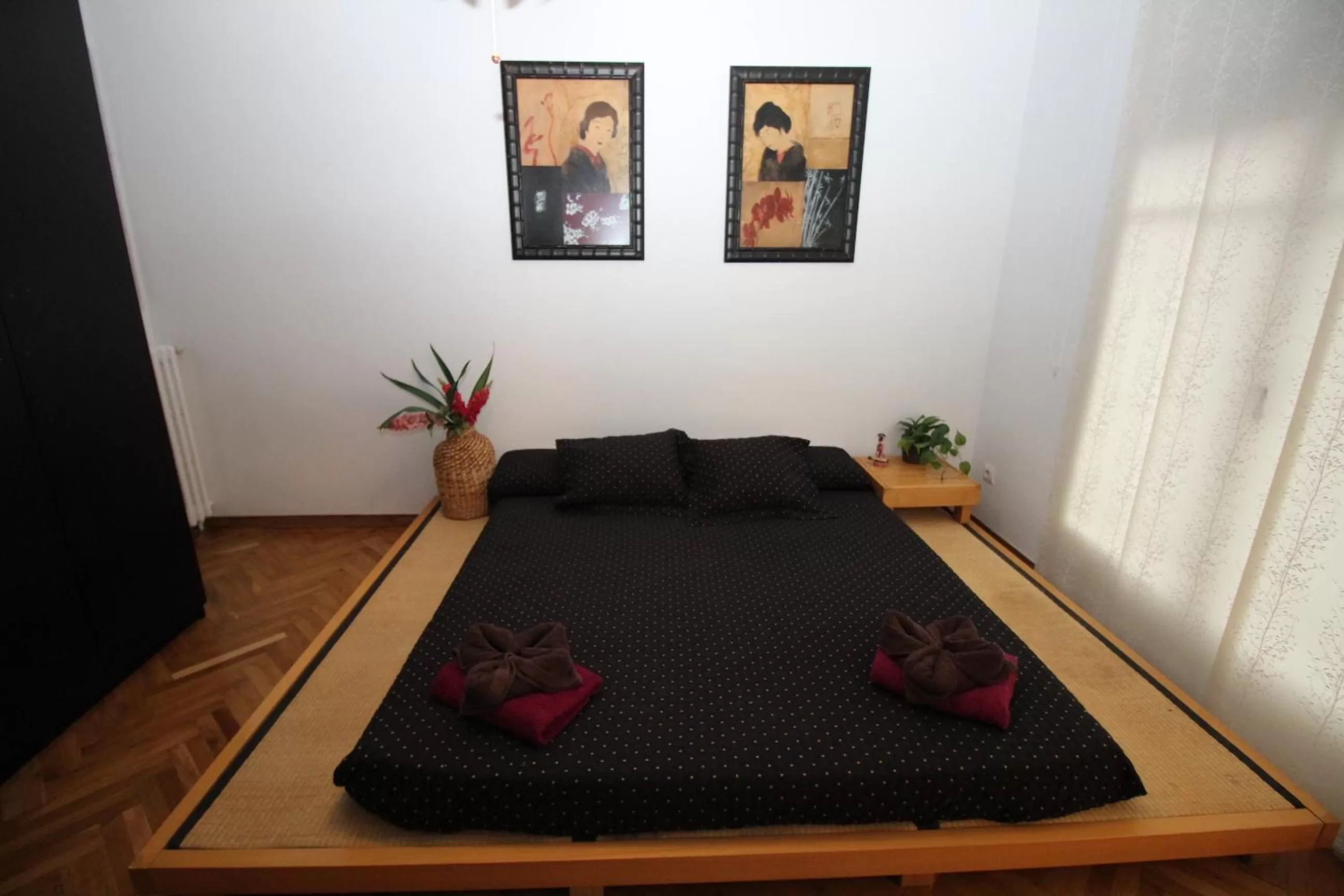 Bed in Nuevo Balmes Habitaciones