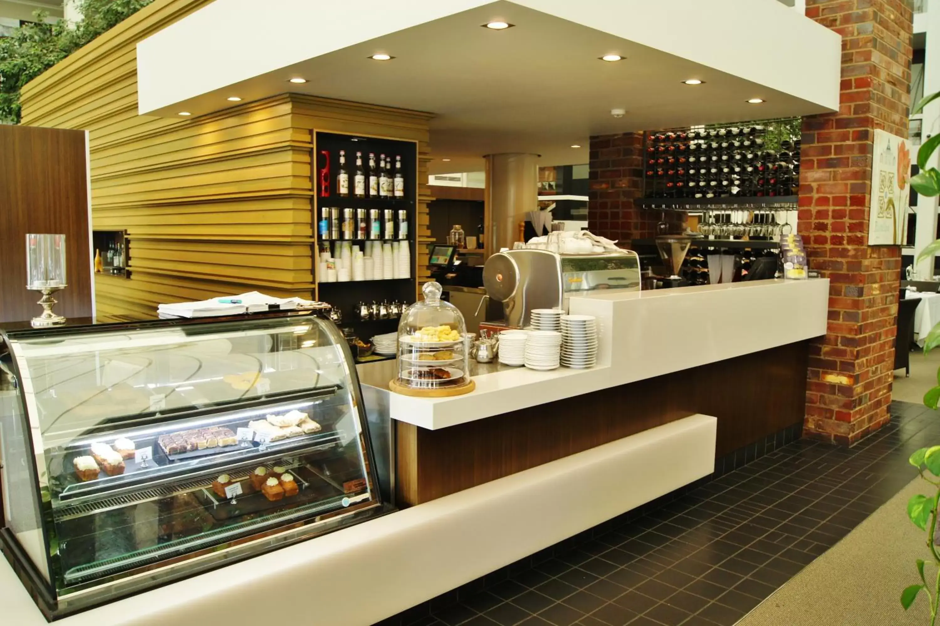 Restaurant/places to eat in Mantra Pavilion Hotel Wagga
