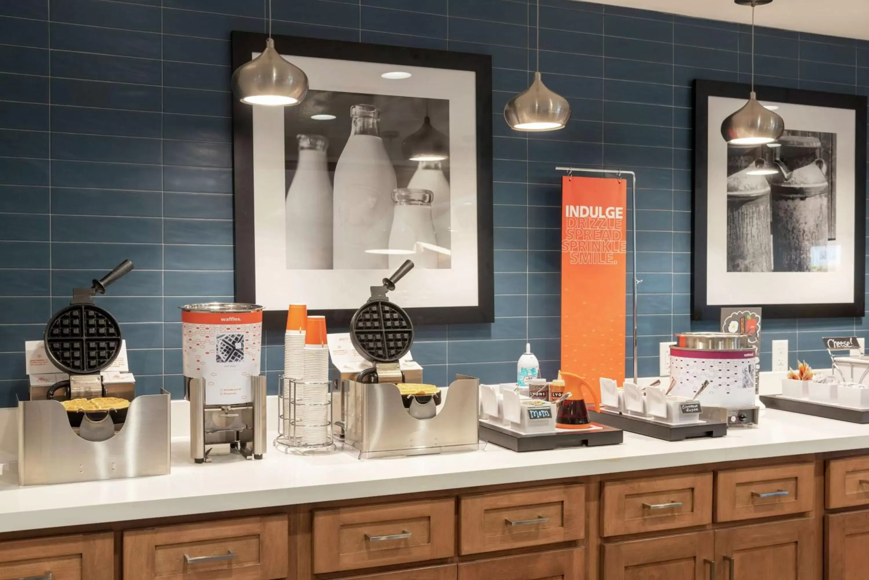 Dining area, Kitchen/Kitchenette in Hampton Inn & Suites Xenia Dayton