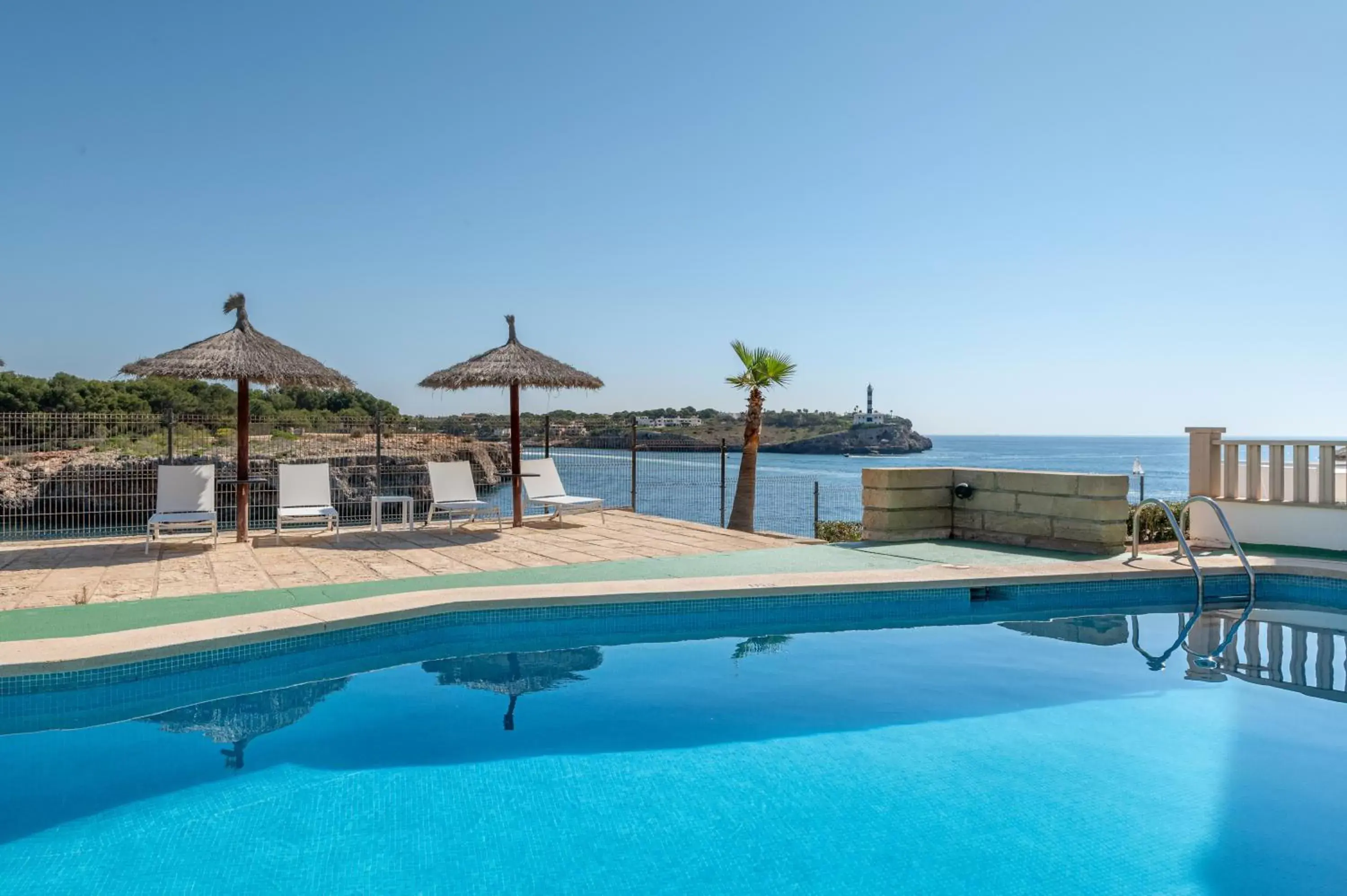 Patio, Swimming Pool in Orange Colom - Seaside Apartments