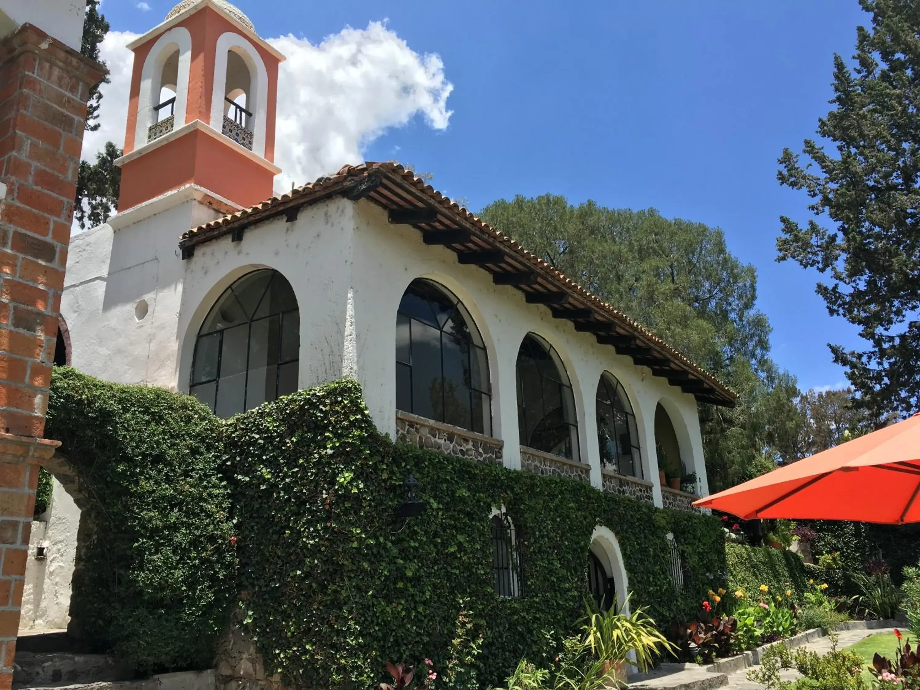 Facade/entrance, Garden in Rancho Hotel Atascadero