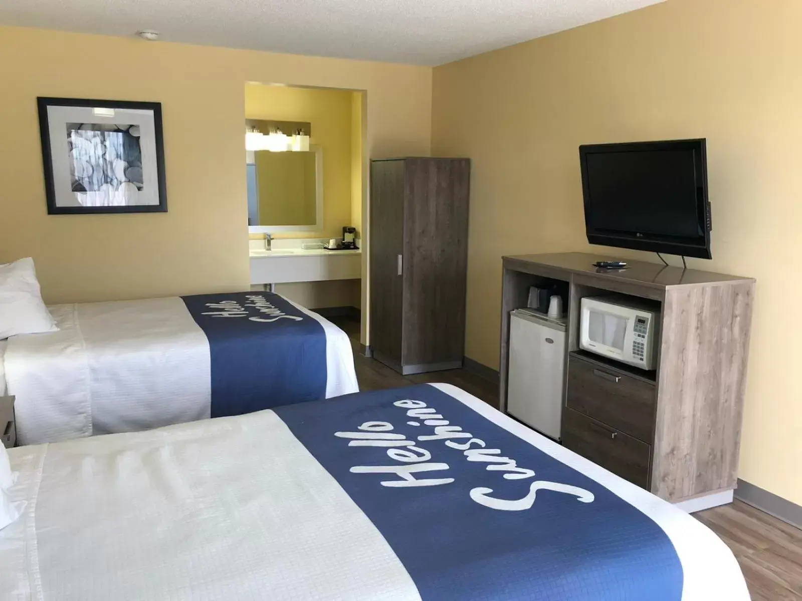 Bed in Days Inn by Wyndham Cape Carteret