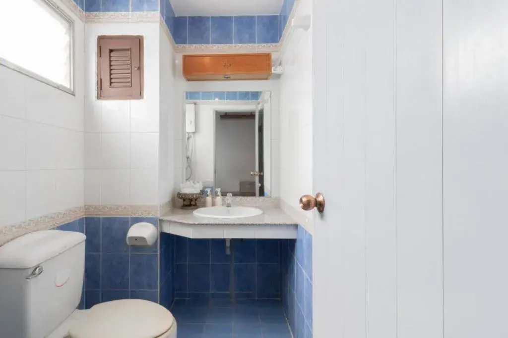 Toilet, Bathroom in Rendezvous Oldtown Chiangmai (SHA Extra+) by ZUZU