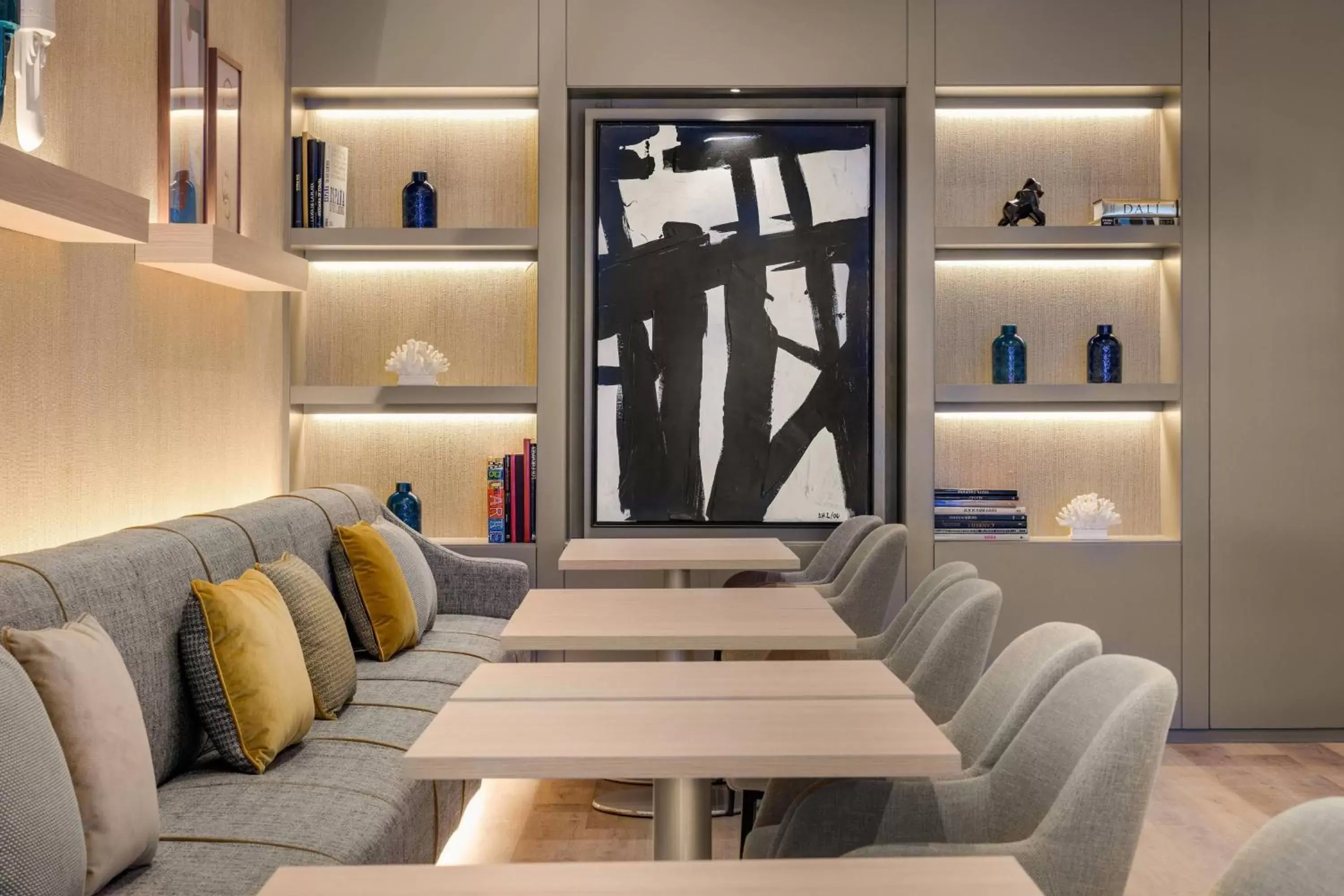 Lounge or bar, Seating Area in AC Hotel Tarragona by Marriott