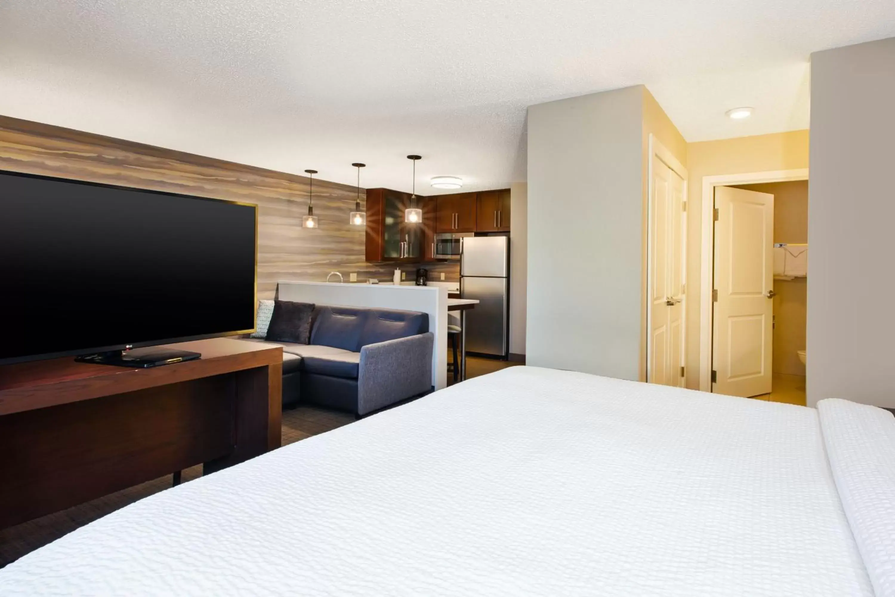 Photo of the whole room, Bed in Residence Inn by Marriott Ann Arbor North