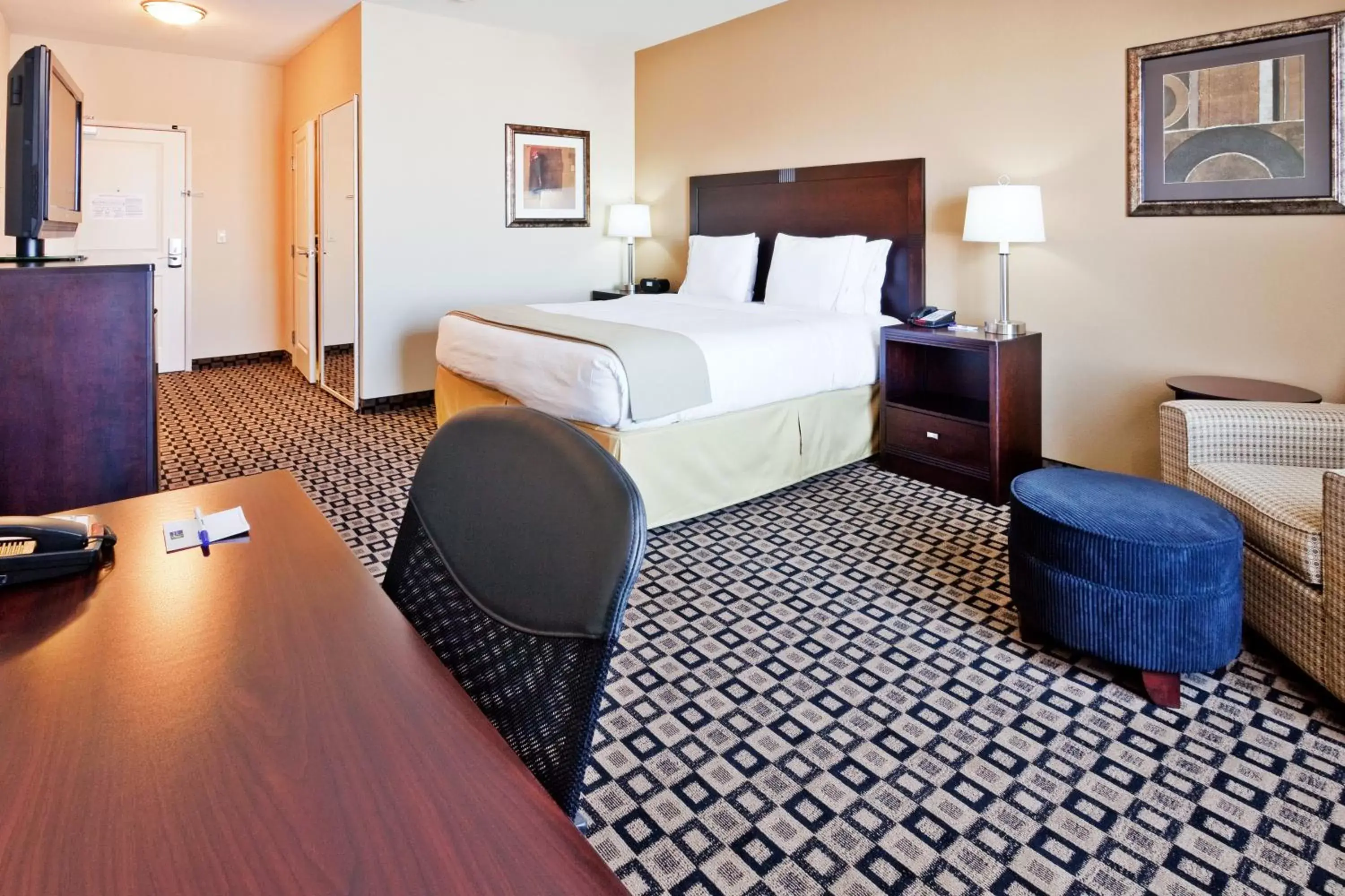 Photo of the whole room, Bed in Holiday Inn Express & Suites Clovis, an IHG Hotel