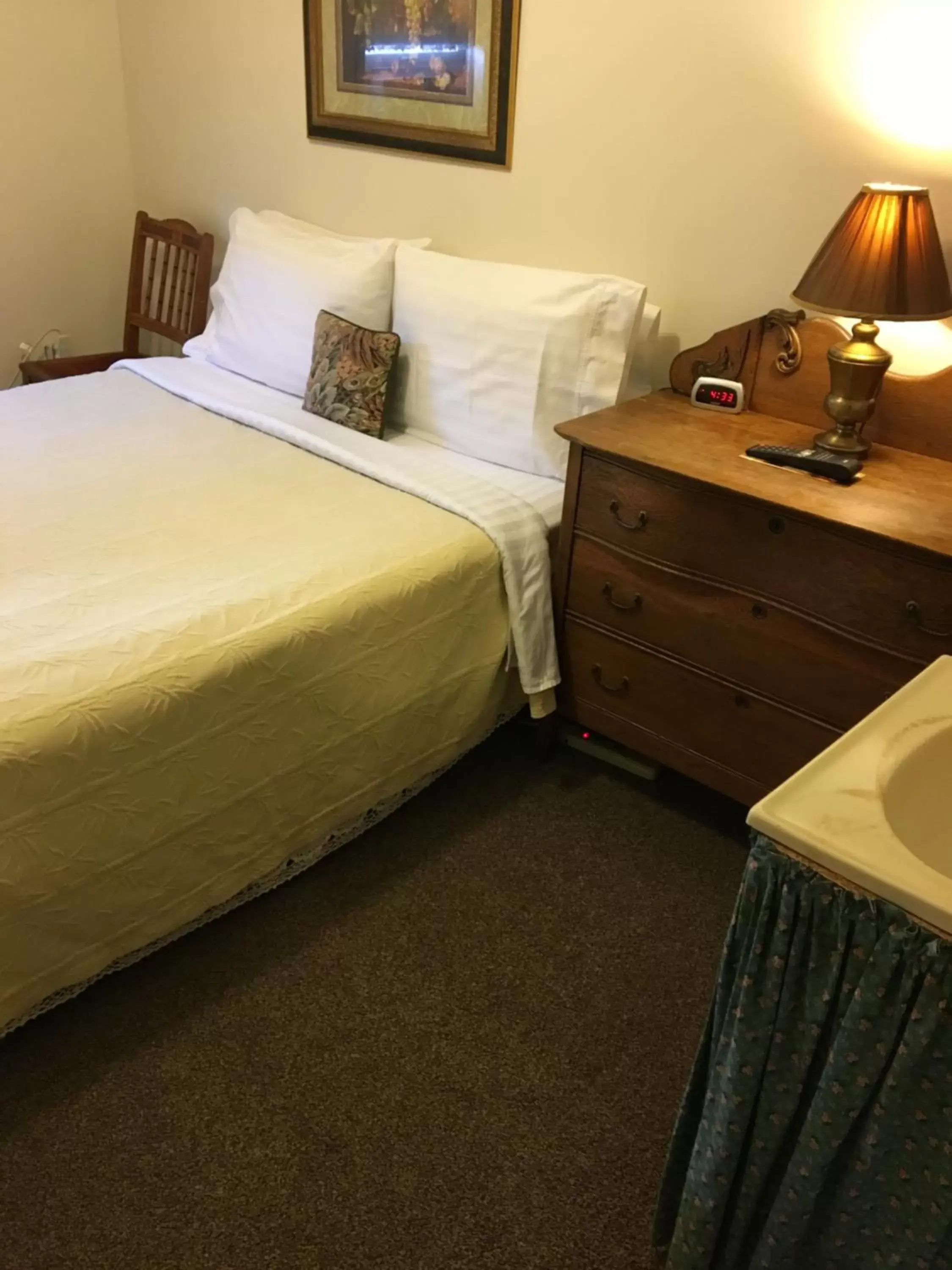 Bed in The Courtland Hotel & Spa