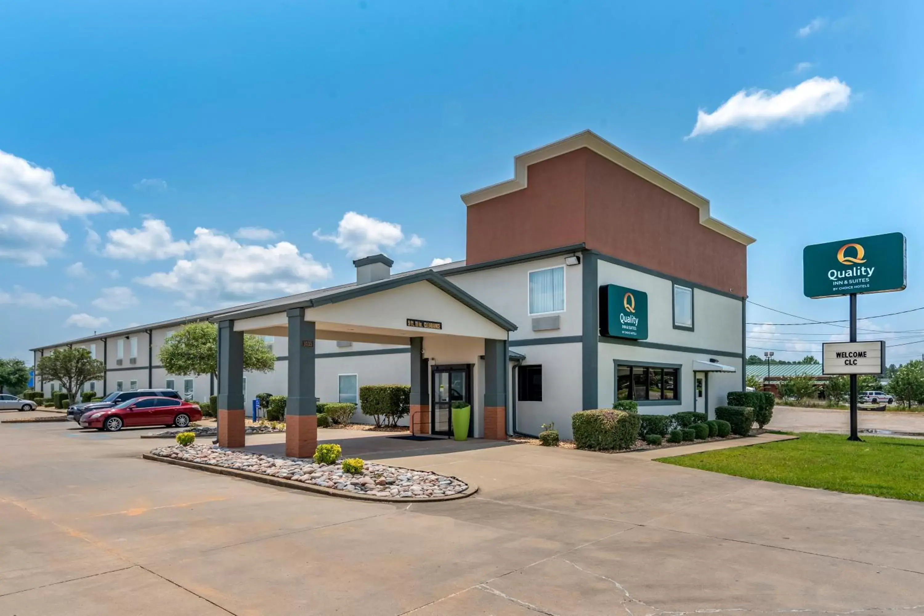 Property Building in Quality Inn & Suites