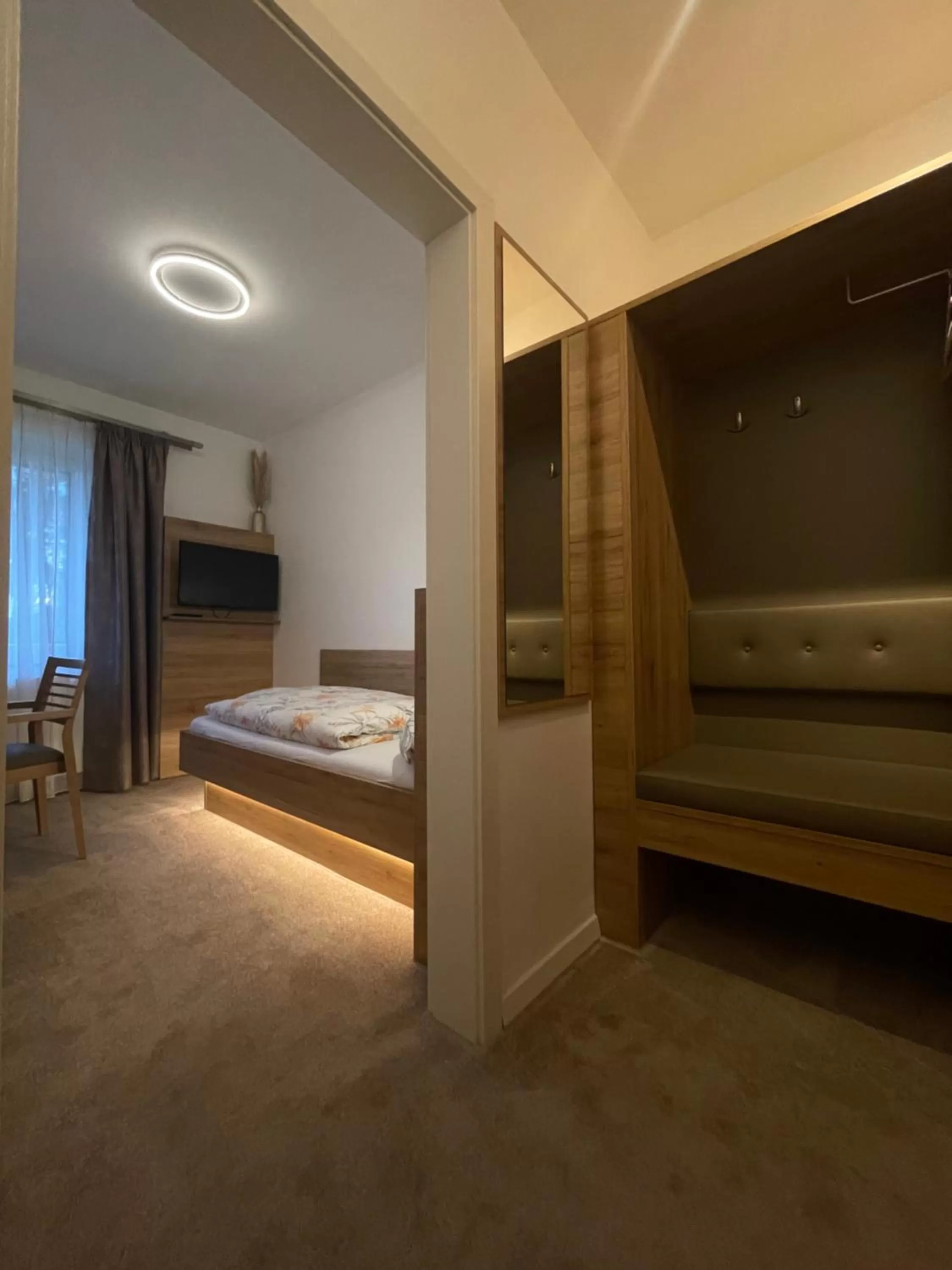 Bedroom, Bed in Hotel Restaurant Steinhägerquelle