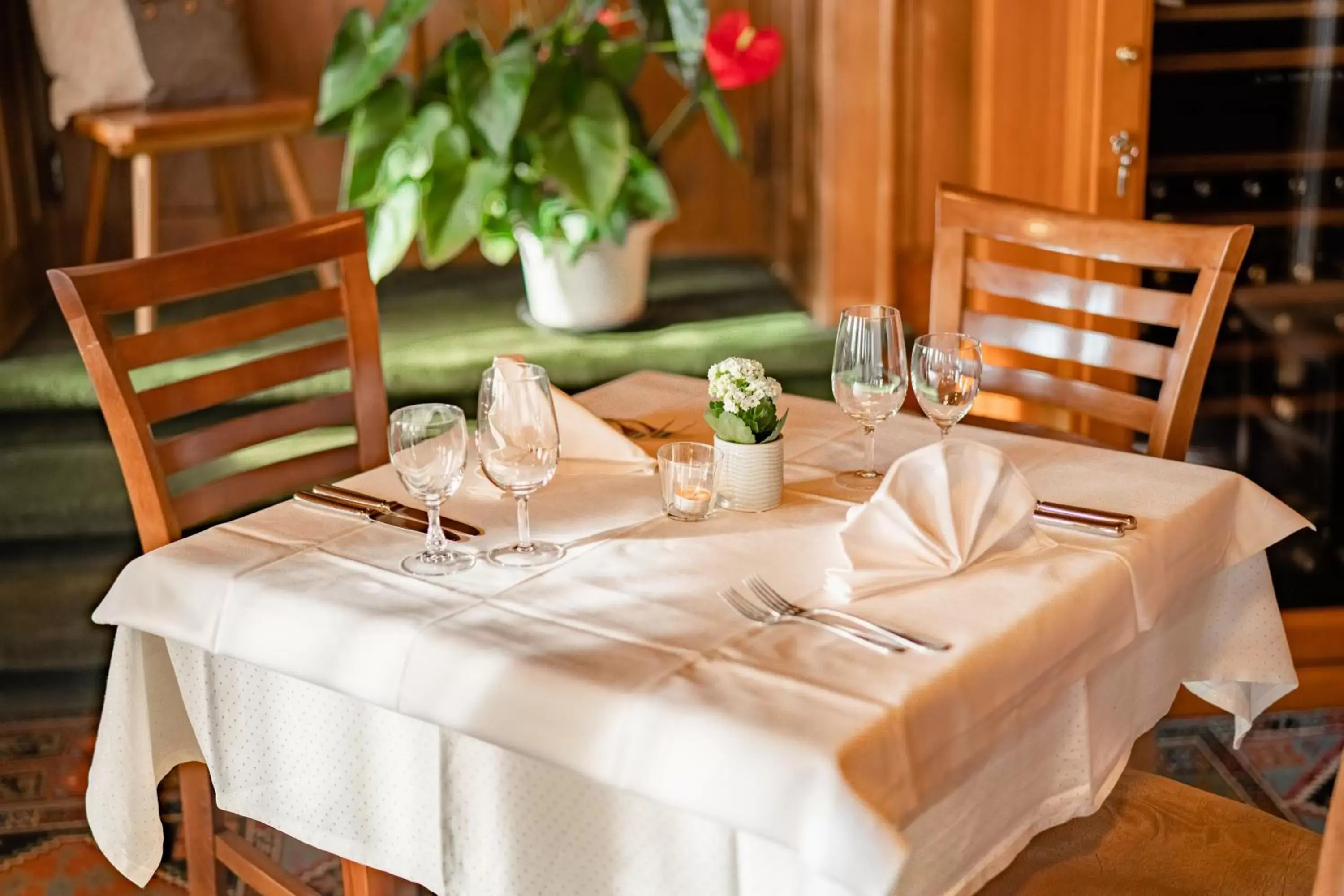 Restaurant/Places to Eat in Hotel Restaurant Bad Gutenburg