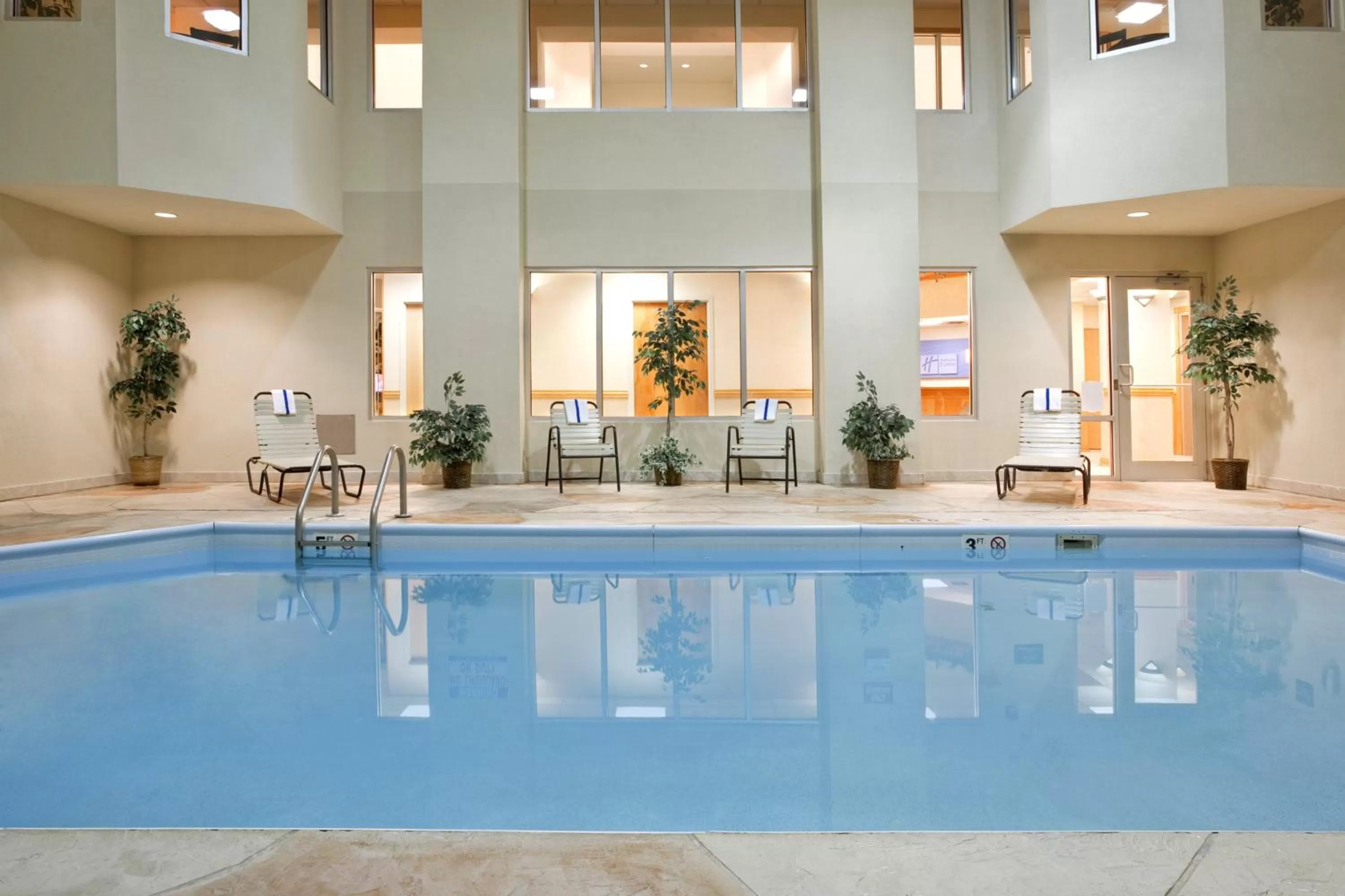 Swimming pool in Holiday Inn Express Hotel & Suites Grove City by IHG
