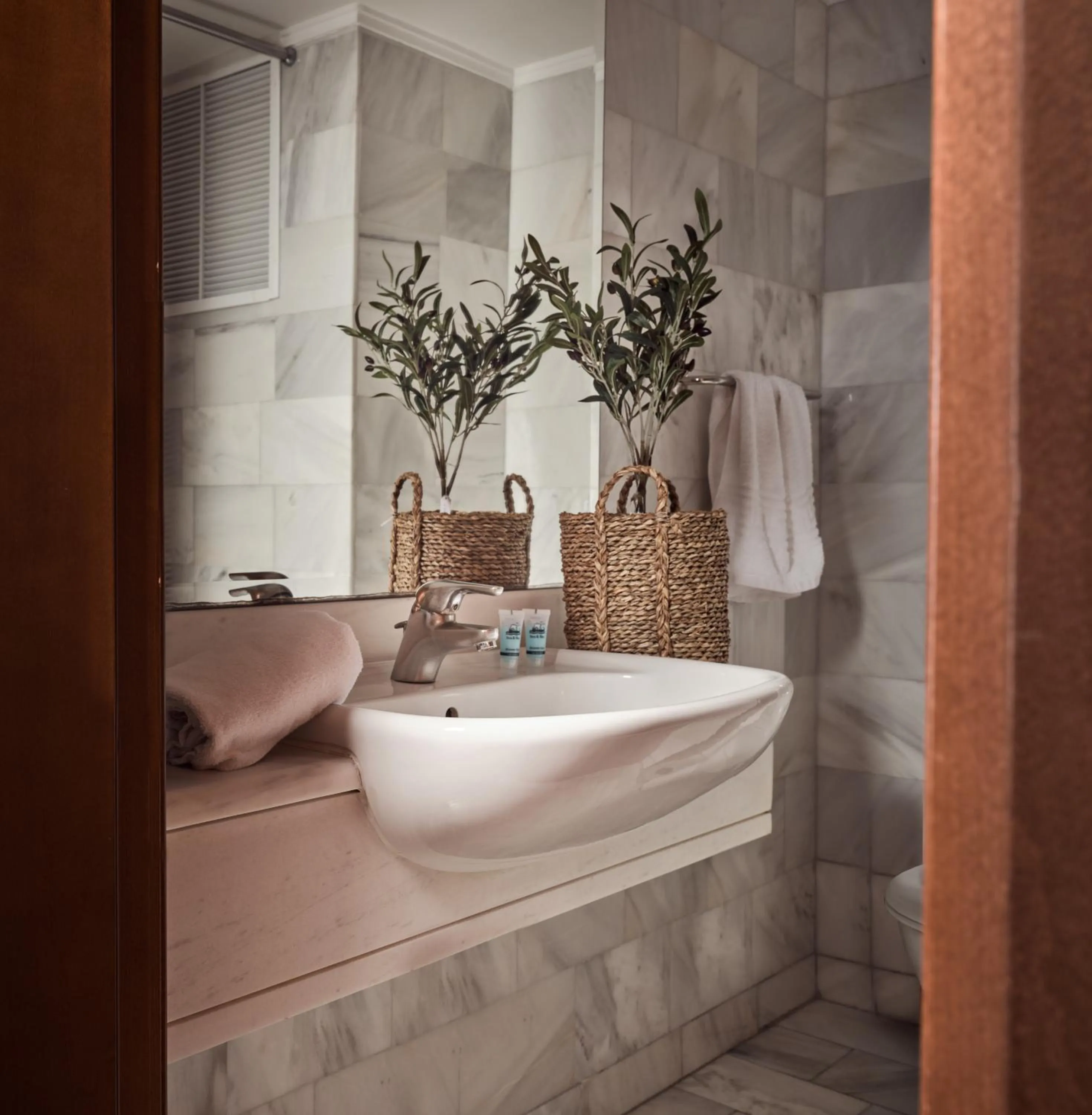 Bathroom in Strada Marina Hotel