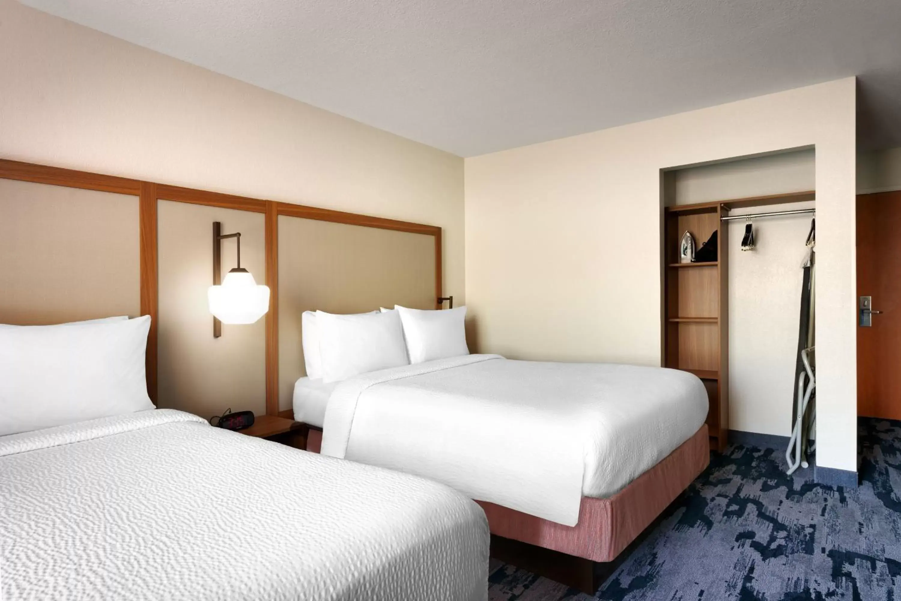 Photo of the whole room, Bed in Fairfield Inn & Suites by Marriott Yakima