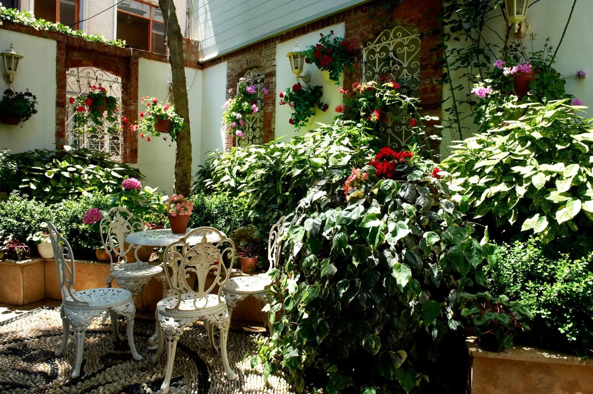 Property building in Erten Konak