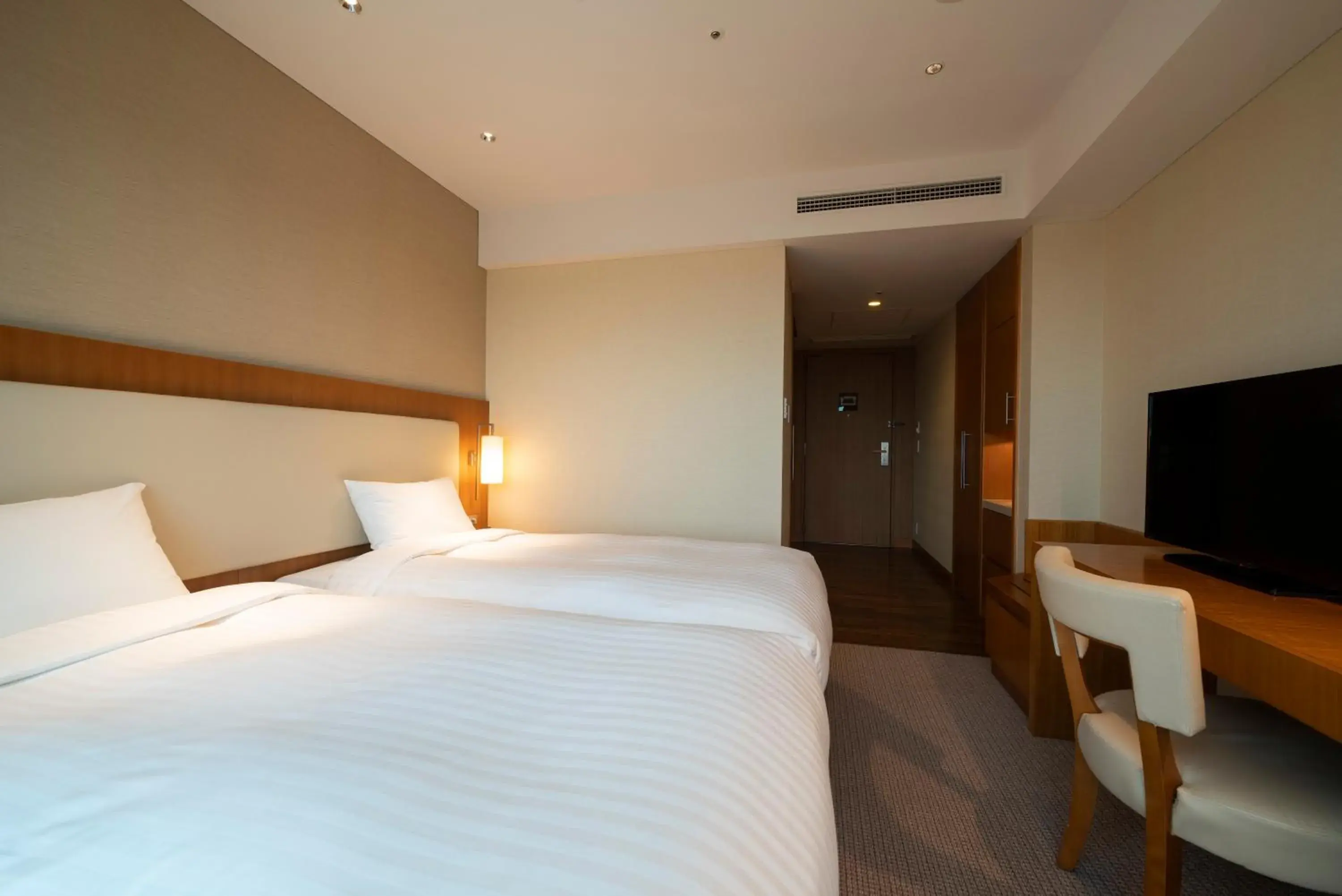 Photo of the whole room, Bed in Hotel Associa Shin-Yokohama