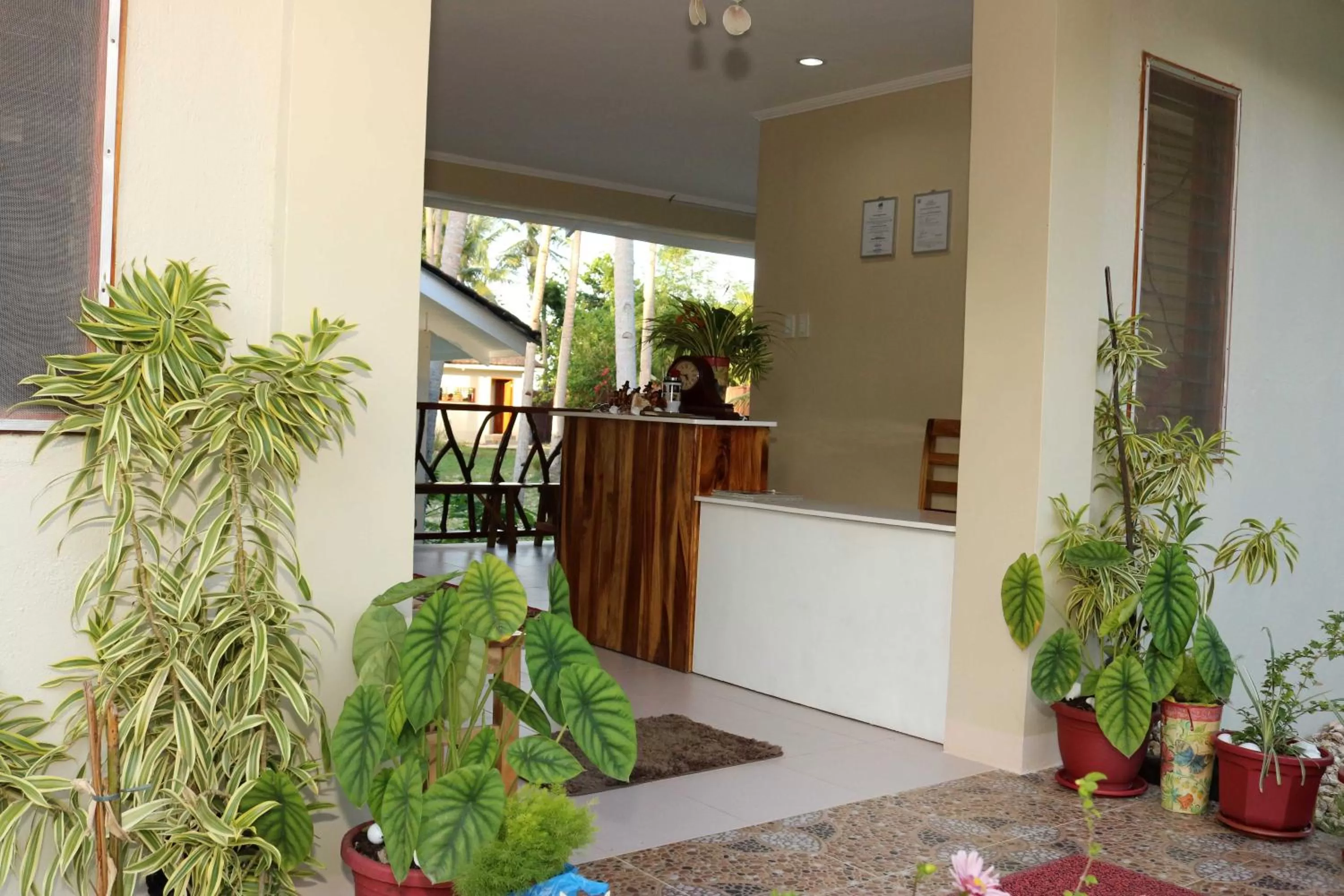 Communal lounge/ TV room in D's Oceanview Beach Resort