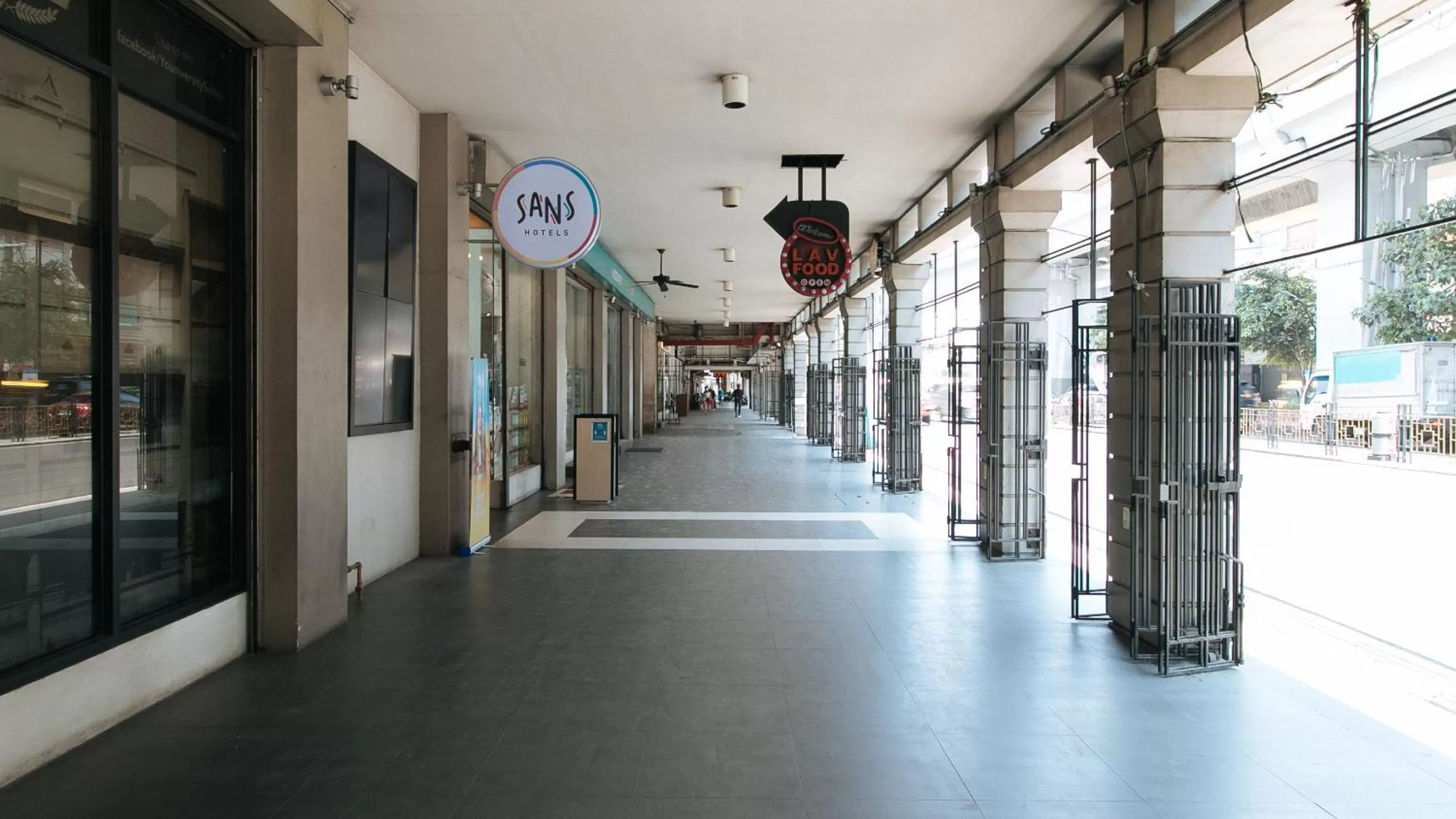Facade/entrance in Sans Hotel Laperal Manila