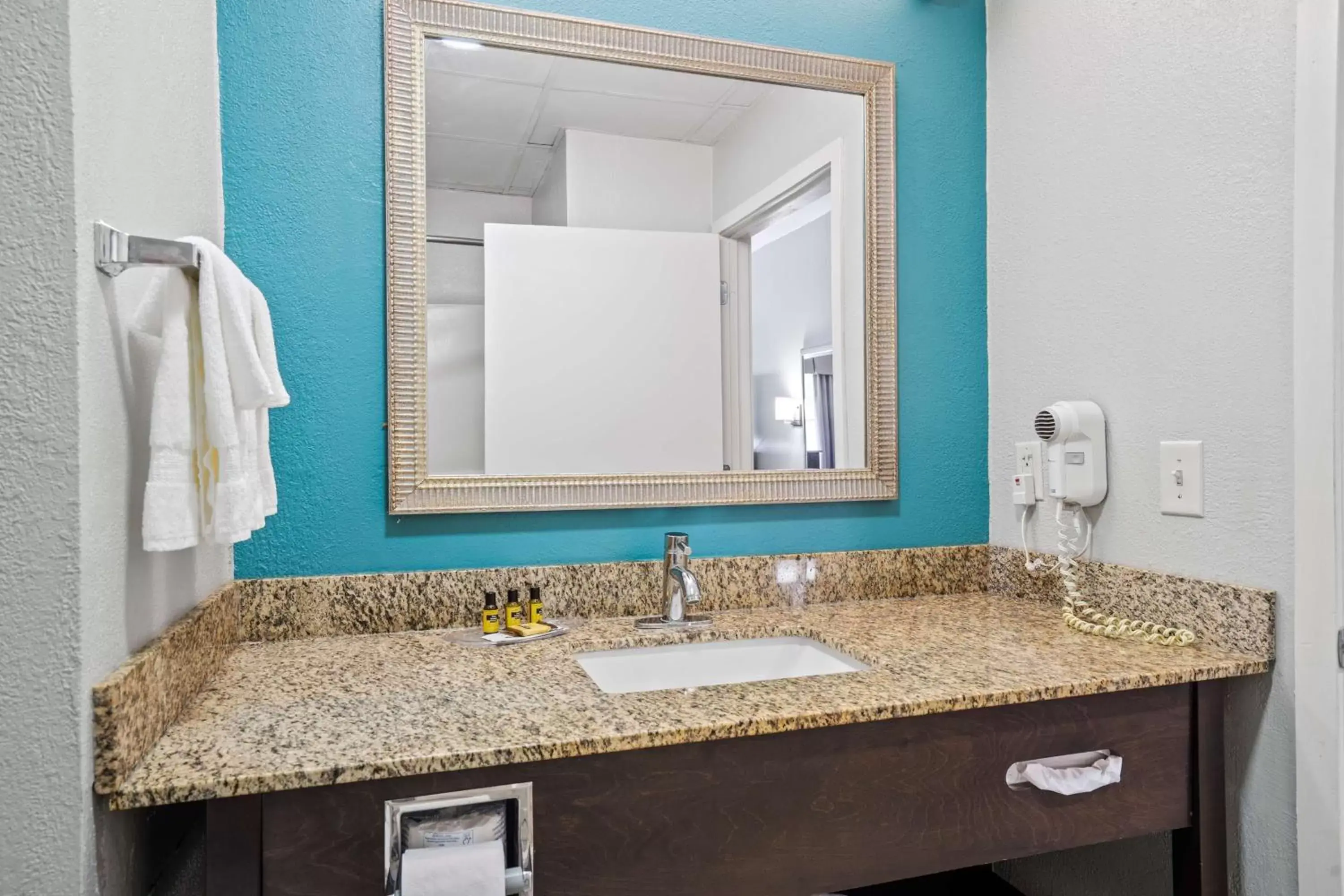 Bathroom in Blue Water Inn & Suites BW Signature Collection