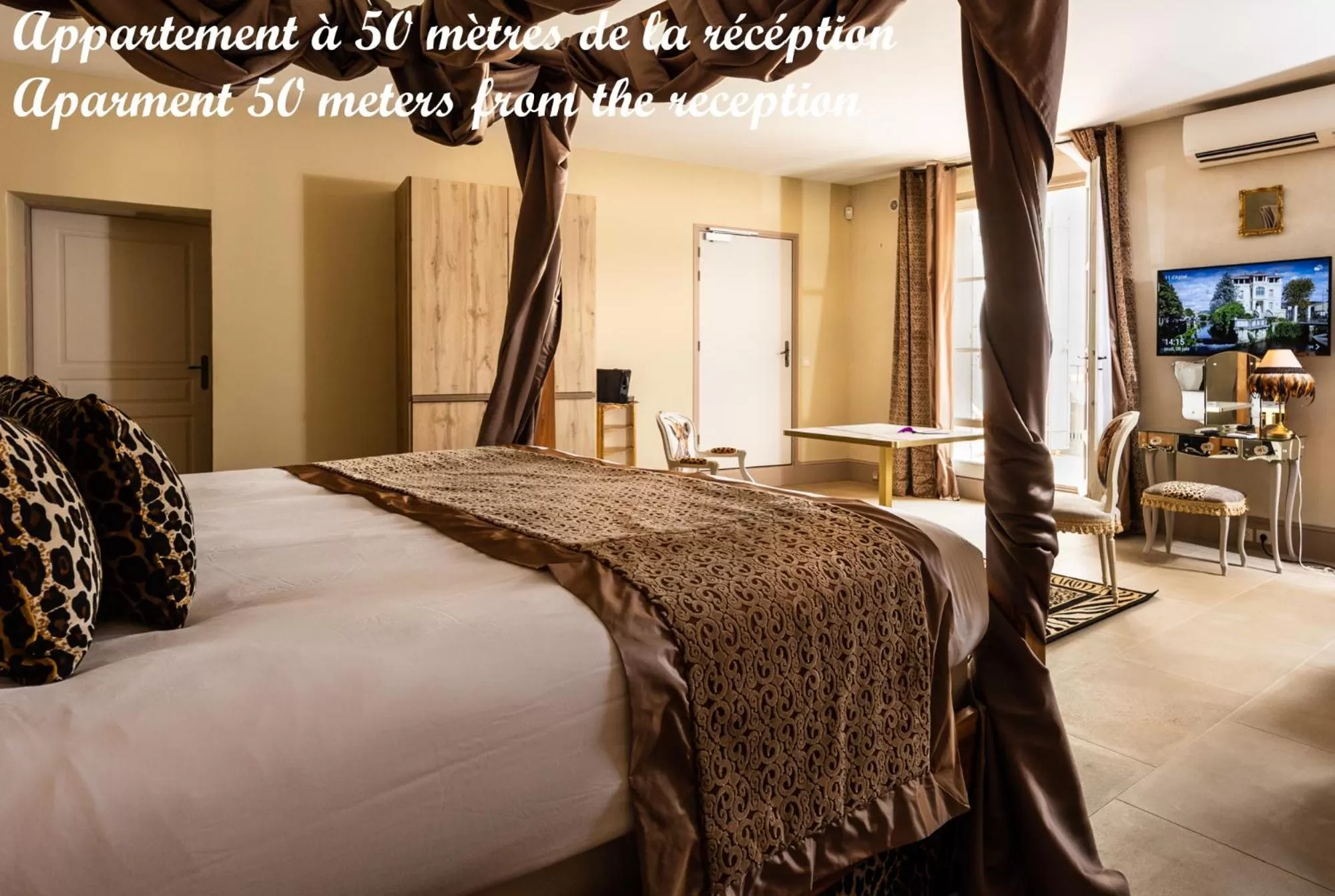 Bed in Le Clos Violette et Le 11 D'Aglaé - Hôtel de Charme Design de Luxe