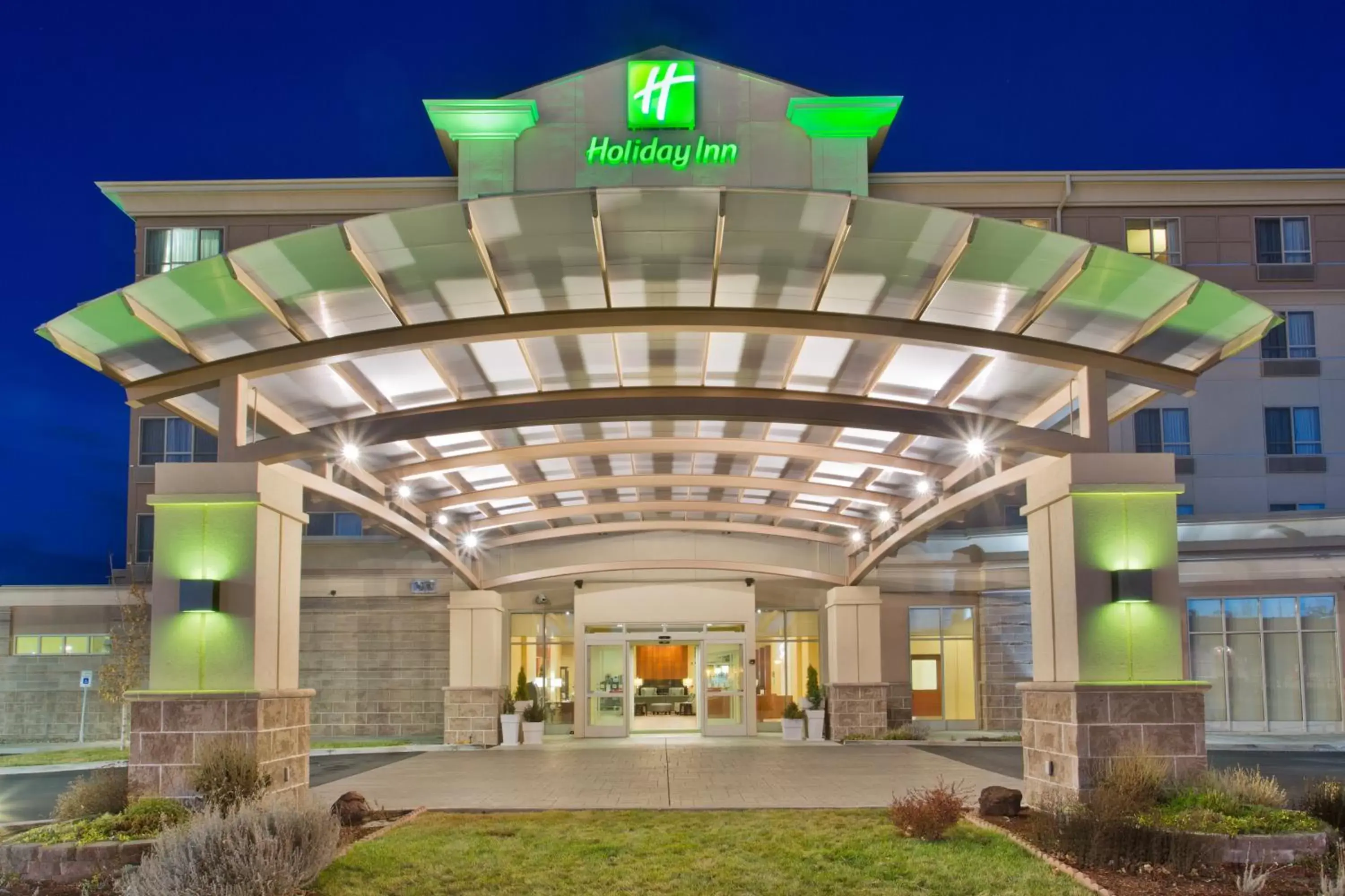 Property building in Holiday Inn Yakima, an IHG Hotel