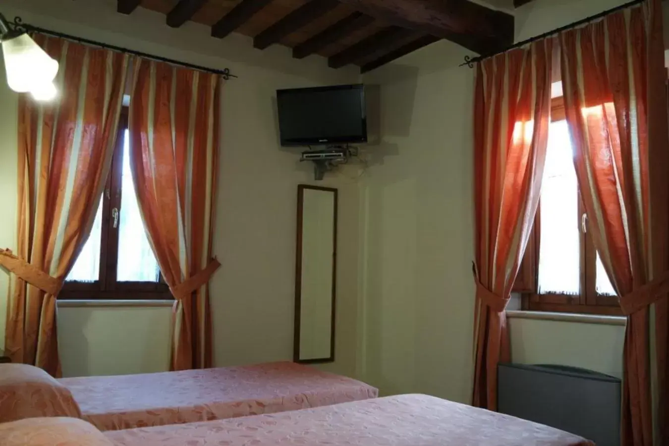 Bed, TV/Entertainment Center in Fonte Dei Tufi