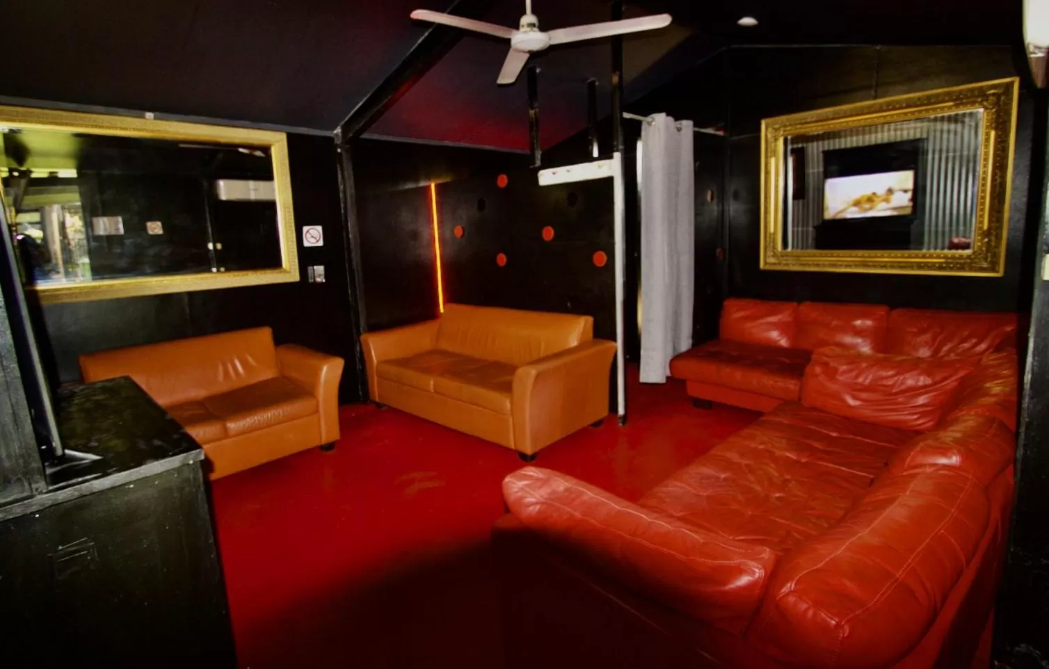 Hideaway Noosa Men Only Beach Resort