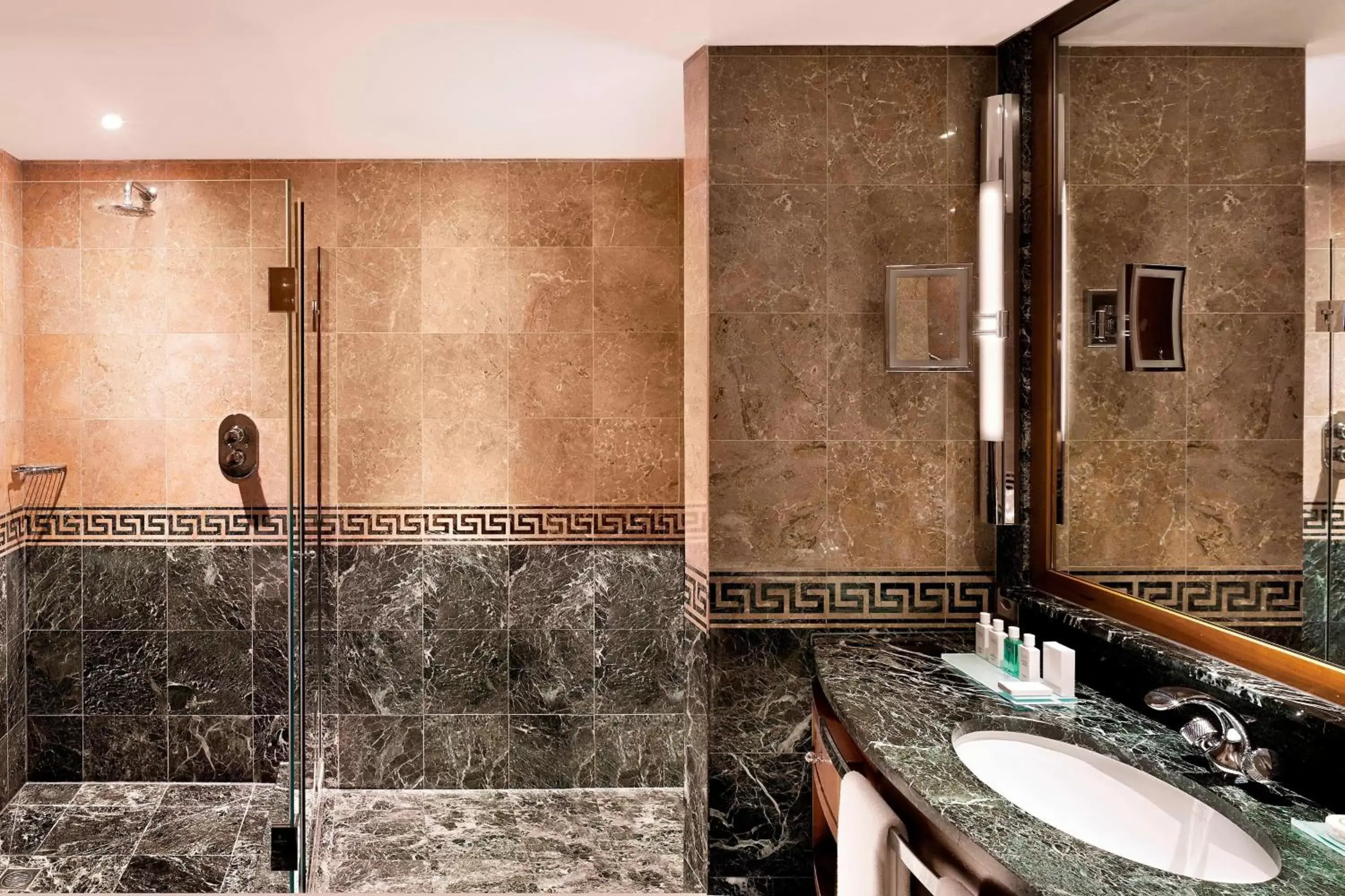 Bathroom in Hotel President Wilson, a Luxury Collection Hotel, Geneva