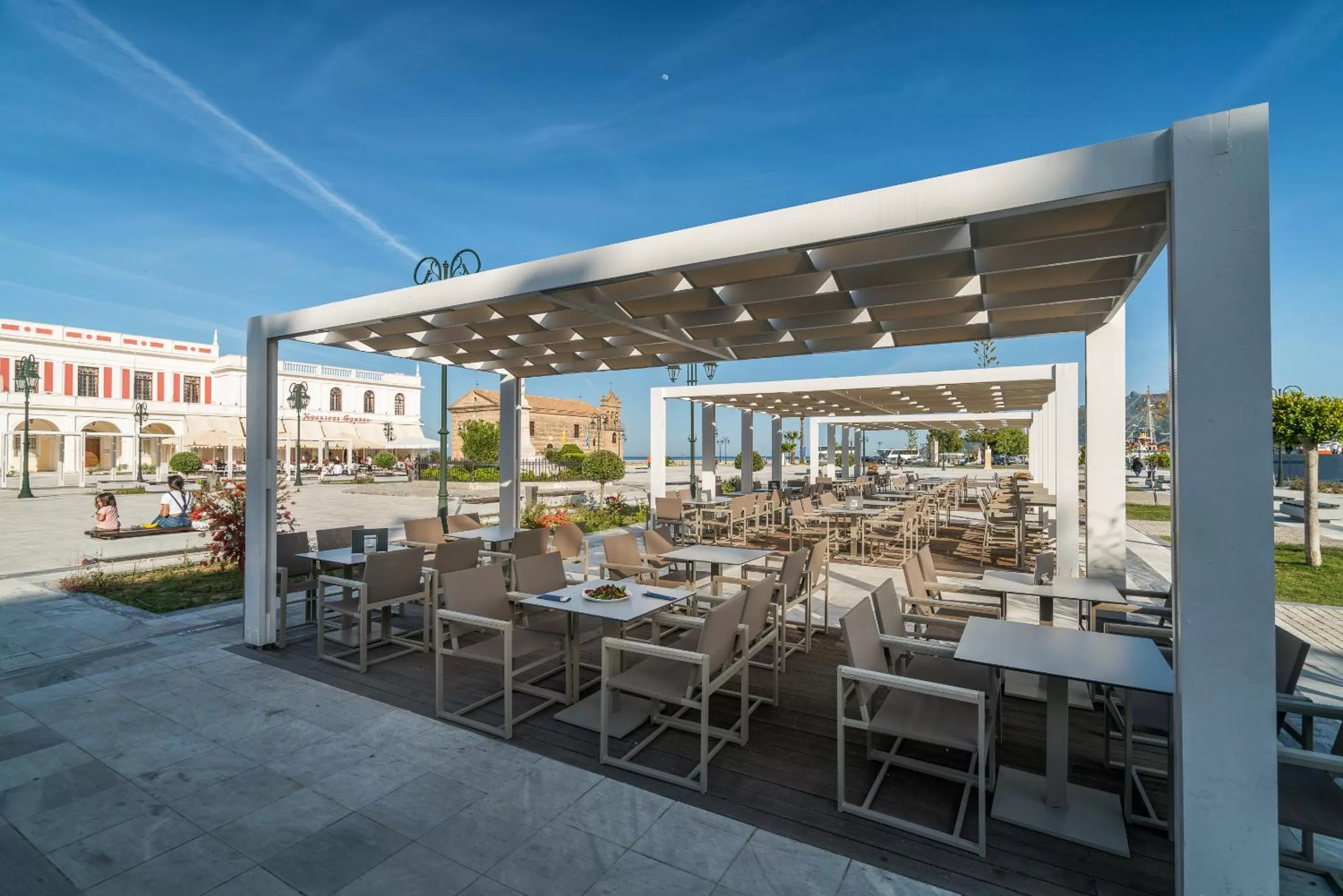 Restaurant/places to eat in Phoenix Hotel