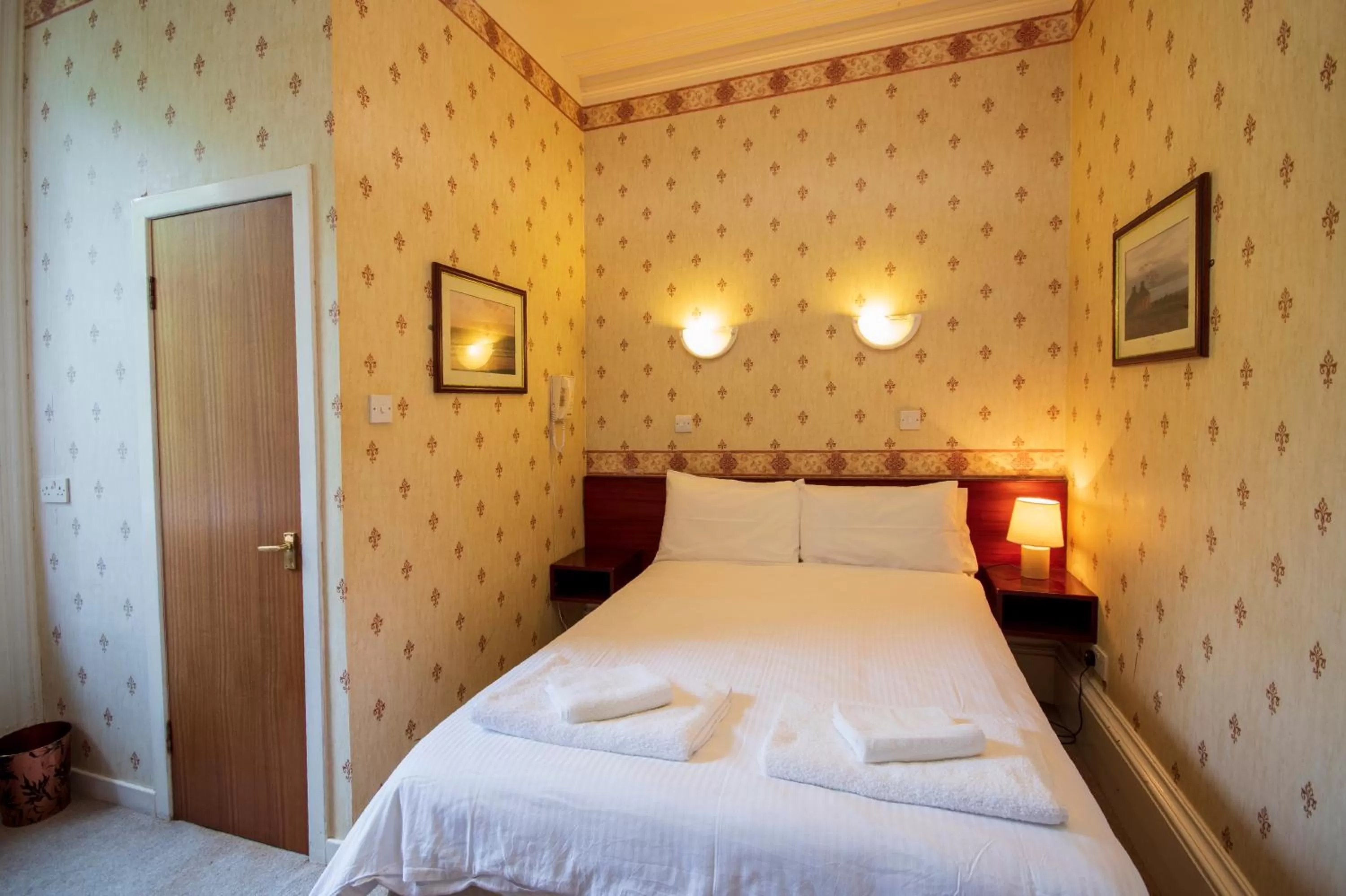 Bed in The Stromness Hotel