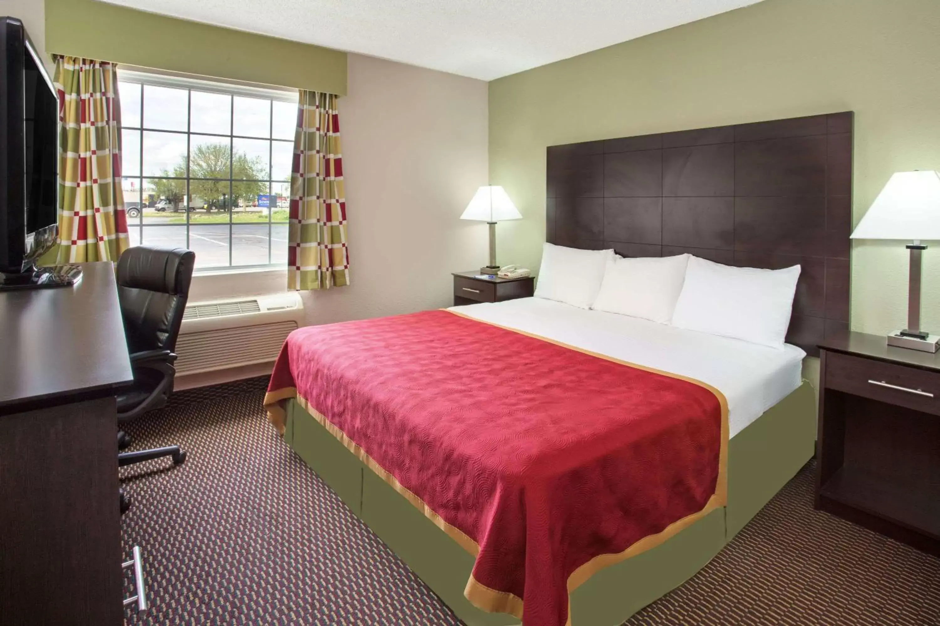 Photo of the whole room, Bed in Baymont by Wyndham Beloit Photo of the whole room, Bed in Baymont by Wyndham Beloit