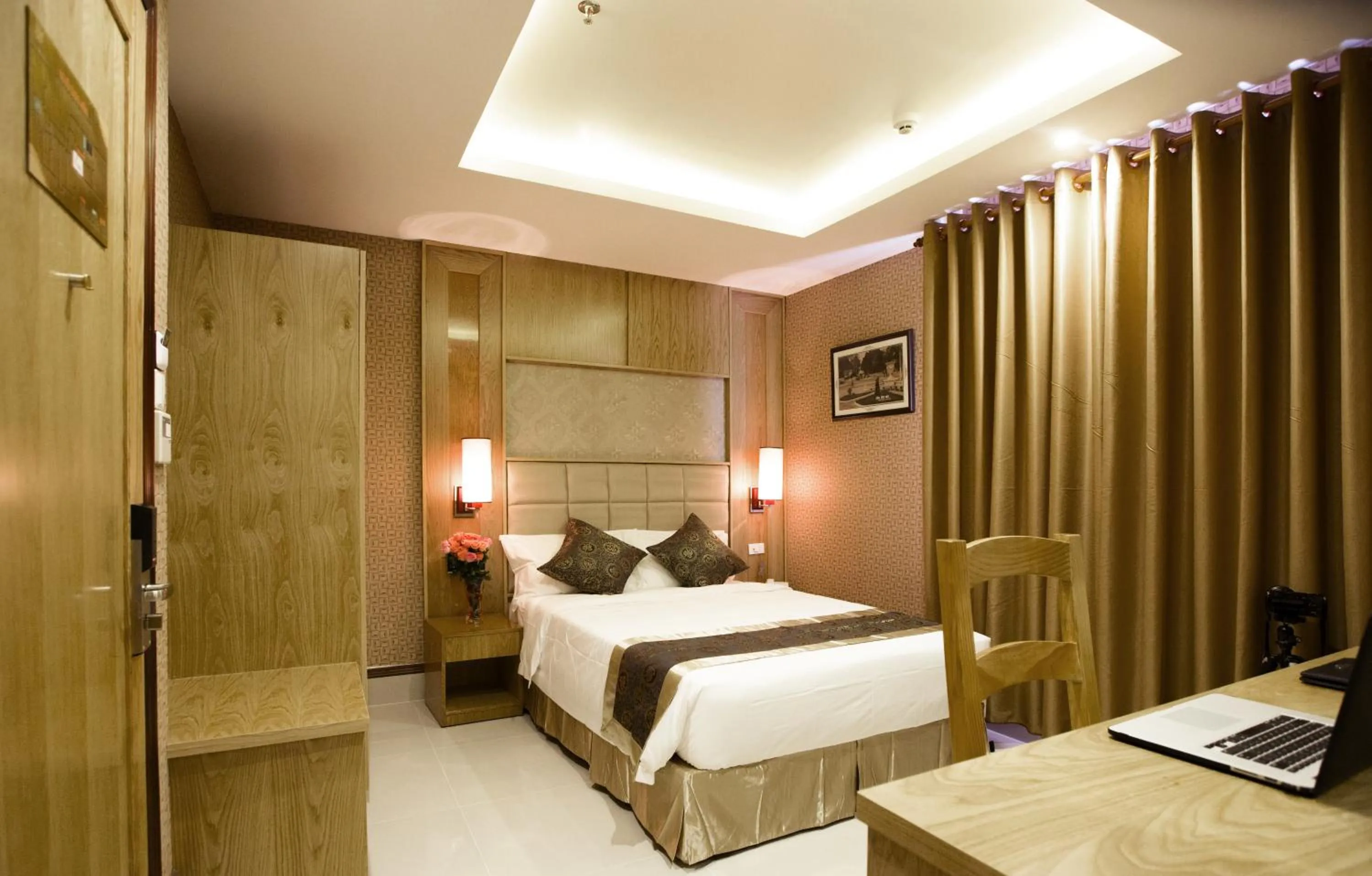 Bedroom, Bed in West Hotel