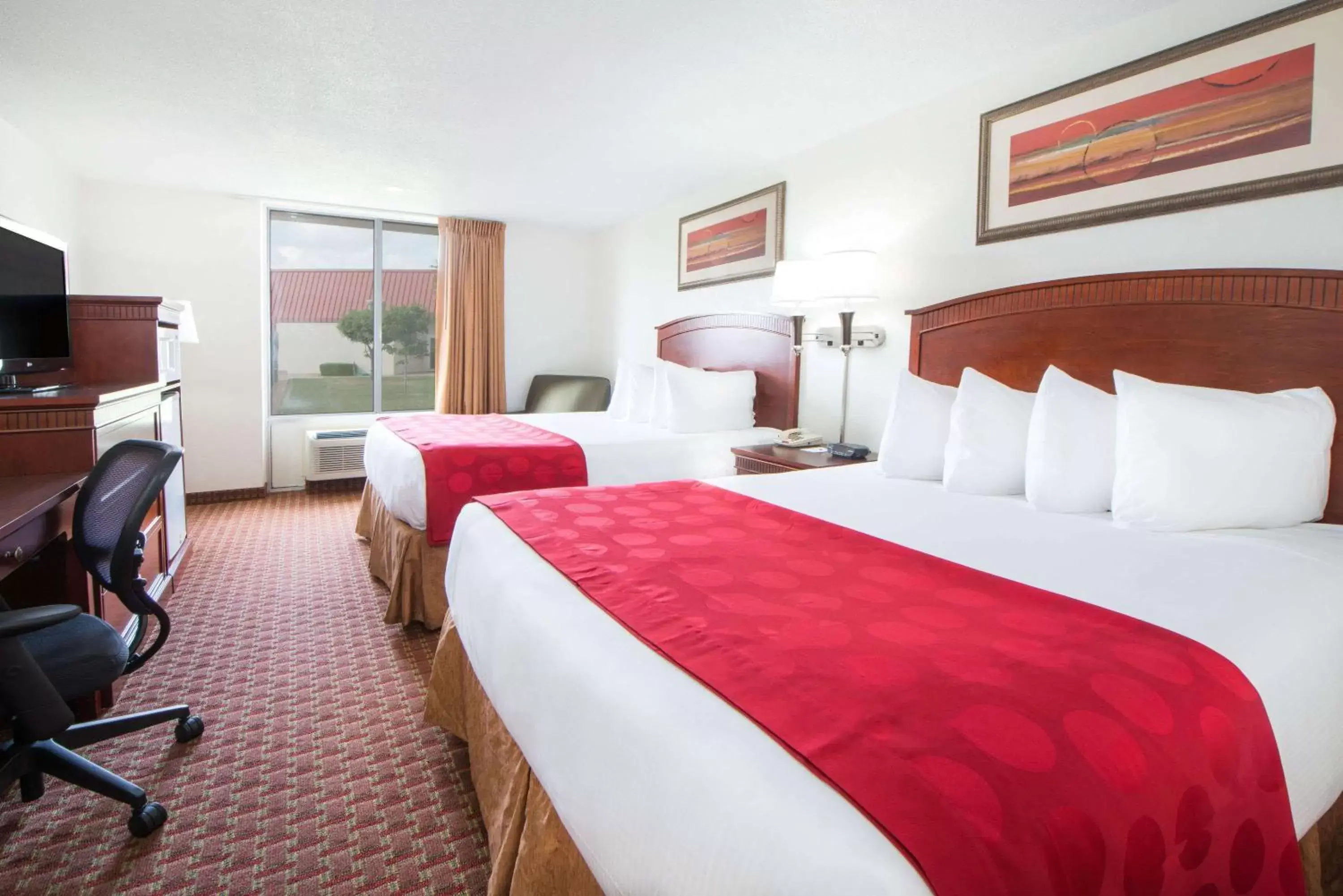 Photo of the whole room, Bed in Ramada by Wyndham Enid Photo of the whole room, Bed in Ramada by Wyndham Enid
