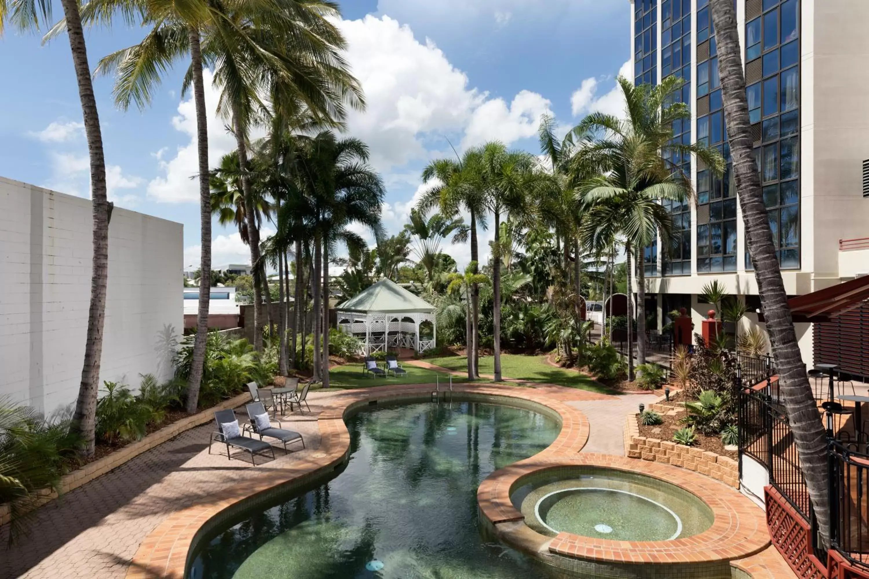 Garden, Swimming Pool in Townsville Southbank Apartments