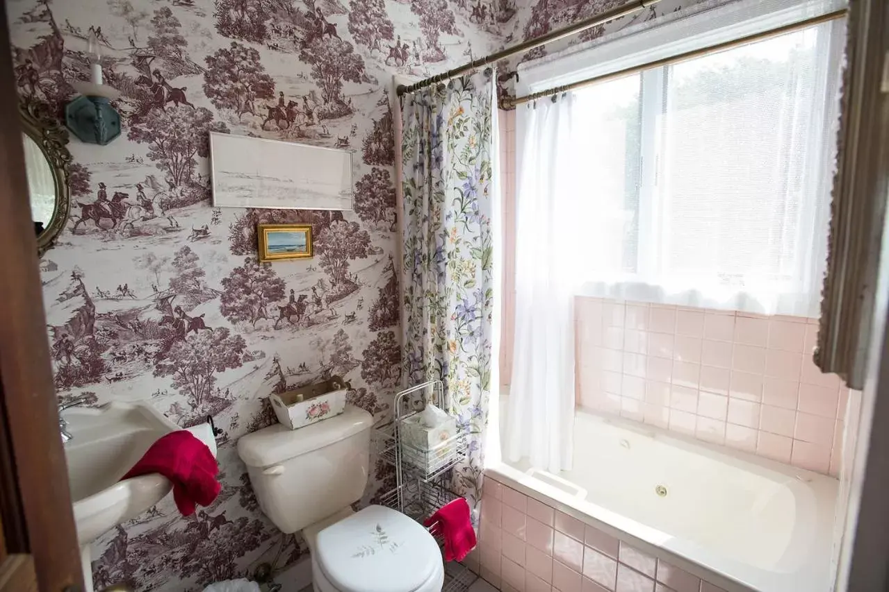 Bathroom in Gardenview Bed and Breakfast