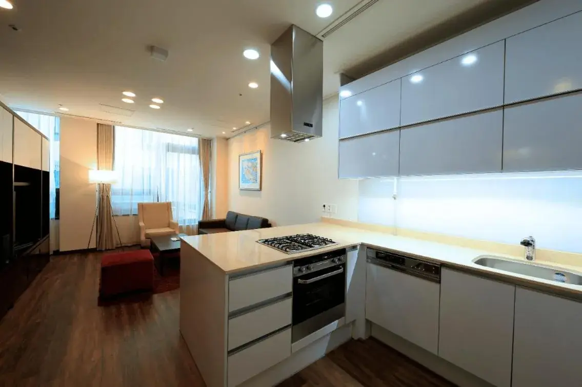 Kitchen or kitchenette, Kitchen/Kitchenette in Orakai Insadong Suites