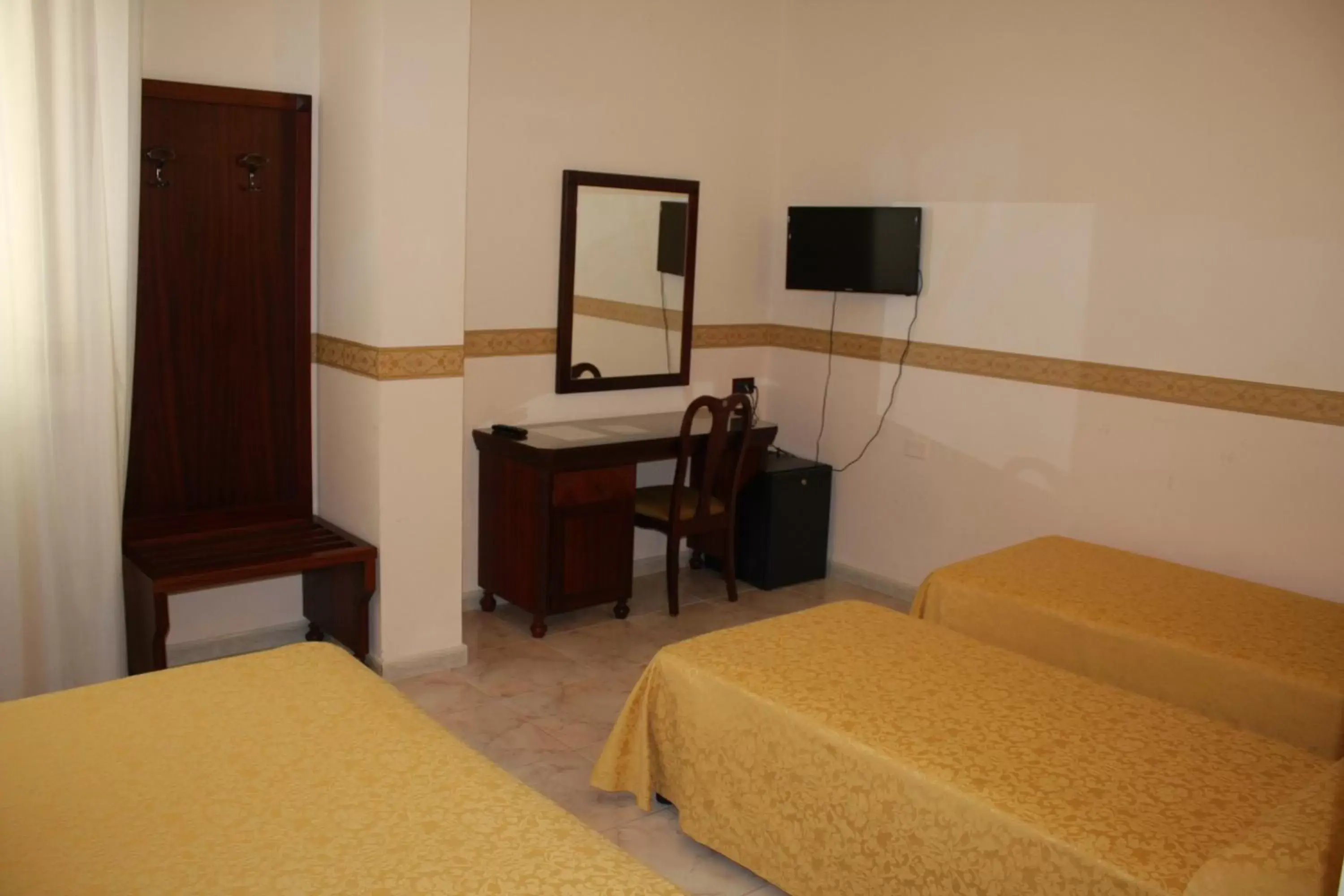 Photo of the whole room, Room Photo in Grand Hotel degli Angeli